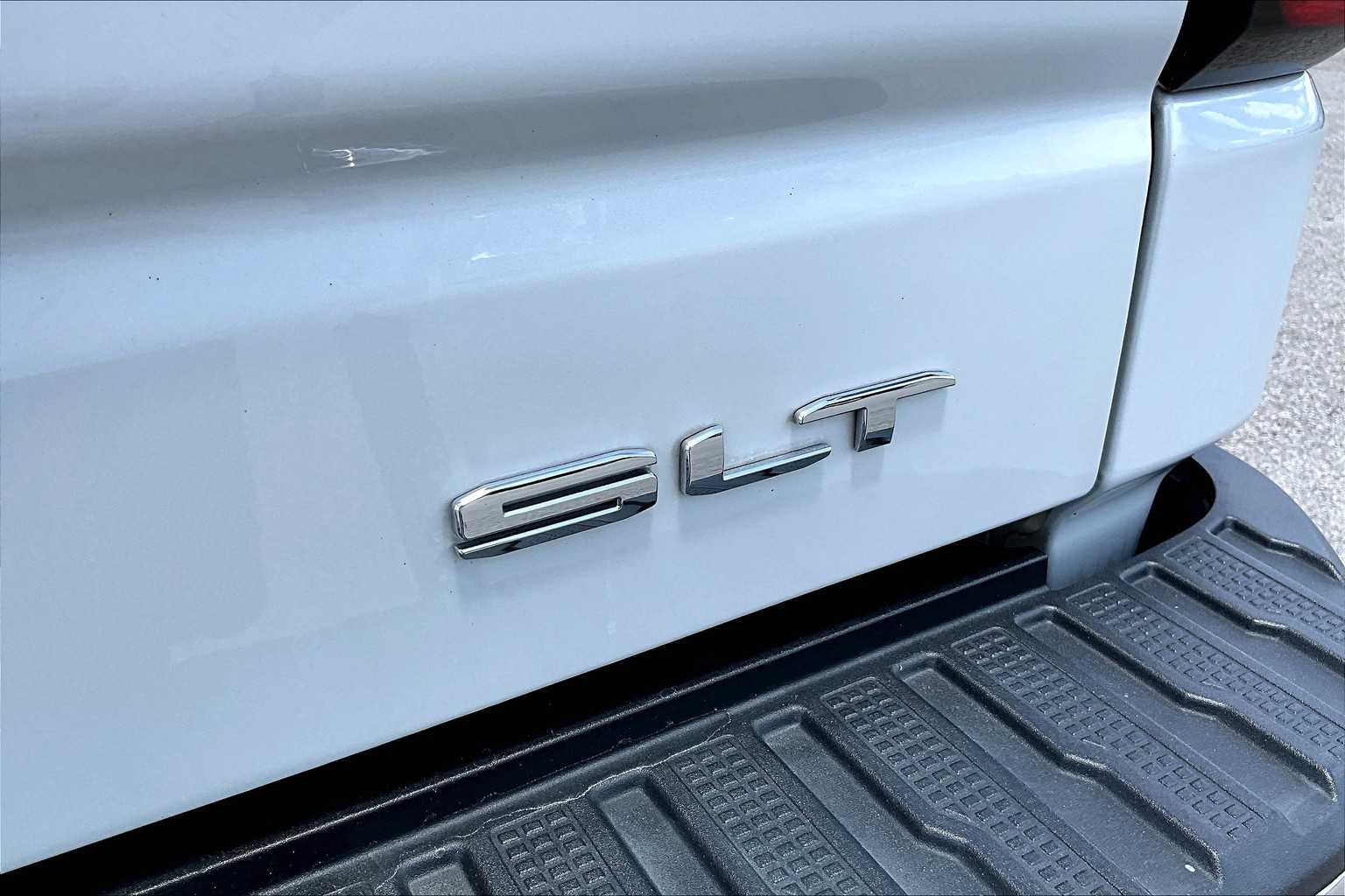 2022 GMC Sierra 1500 SLT White Frost Tricoat at Beck & Masten Kia