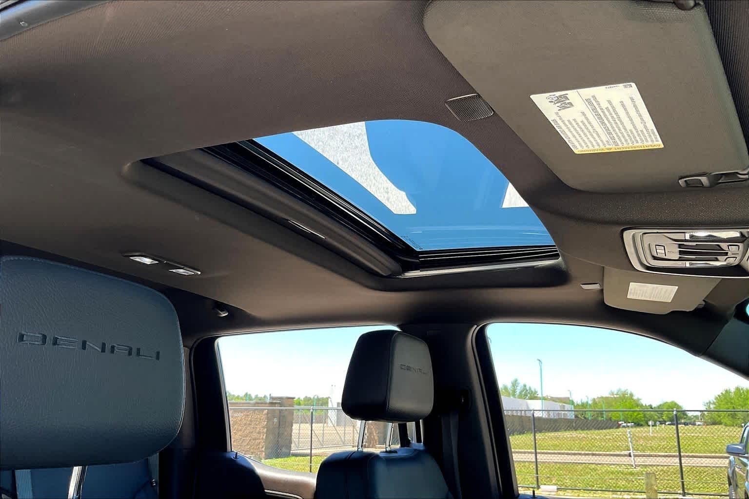 2022 GMC Sierra 1500 Limited Denali - 10