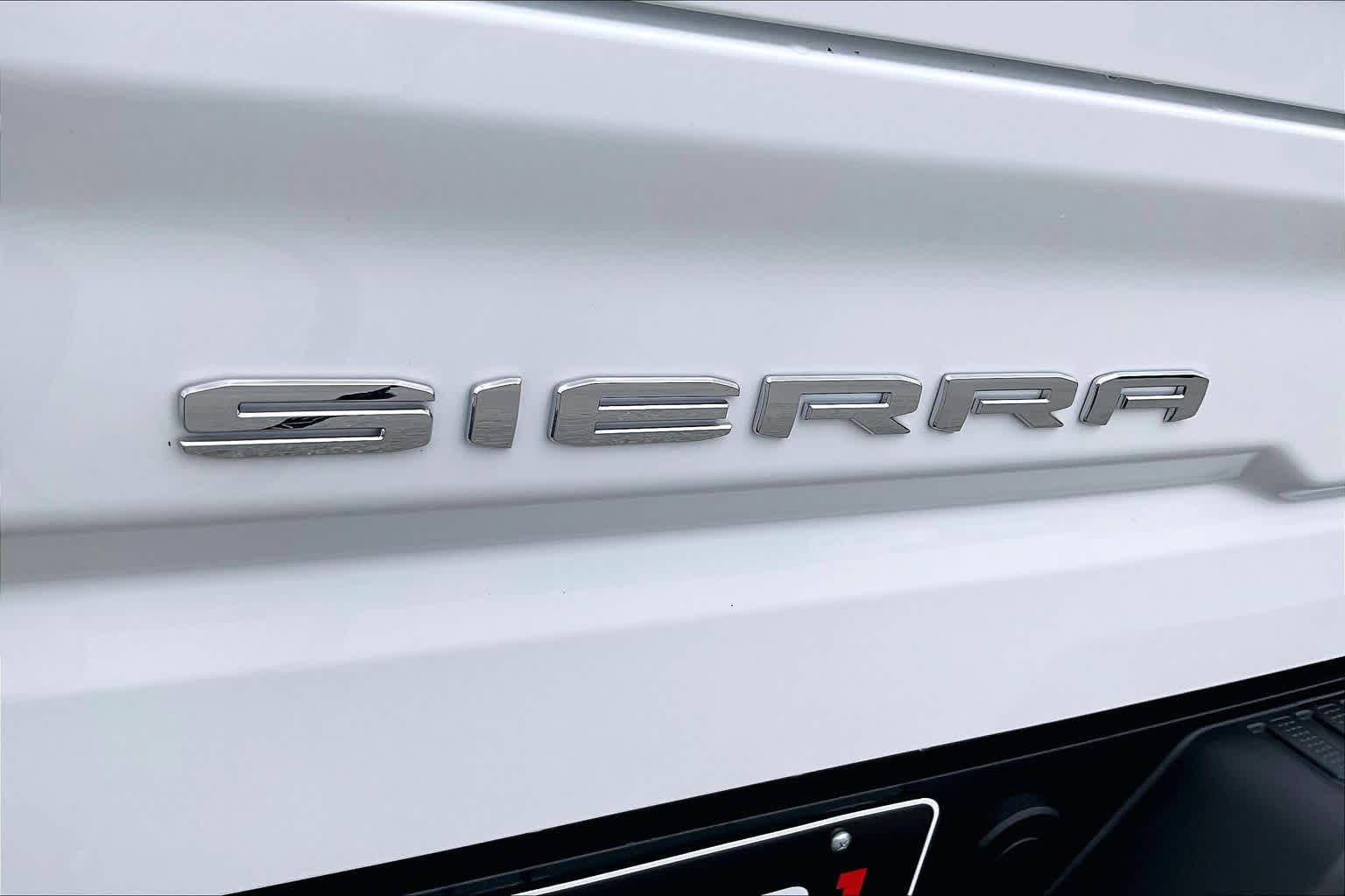 2024 GMC Sierra 1500 SLT - 9