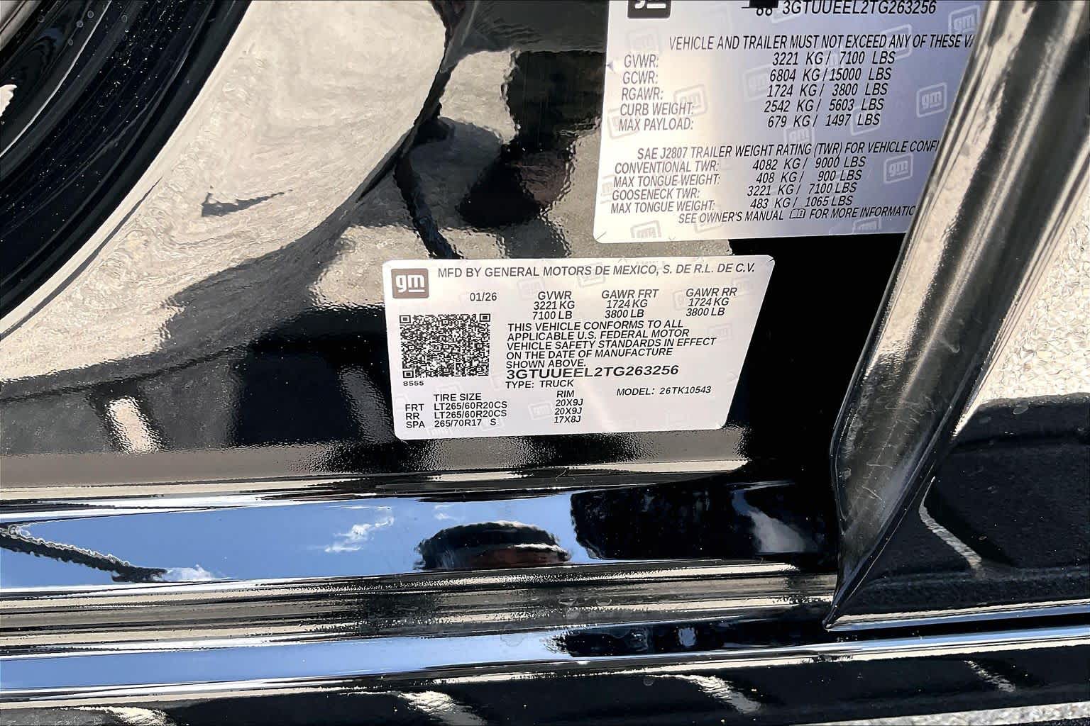 Used 2026 Onyx Black GMC AT4 image 59