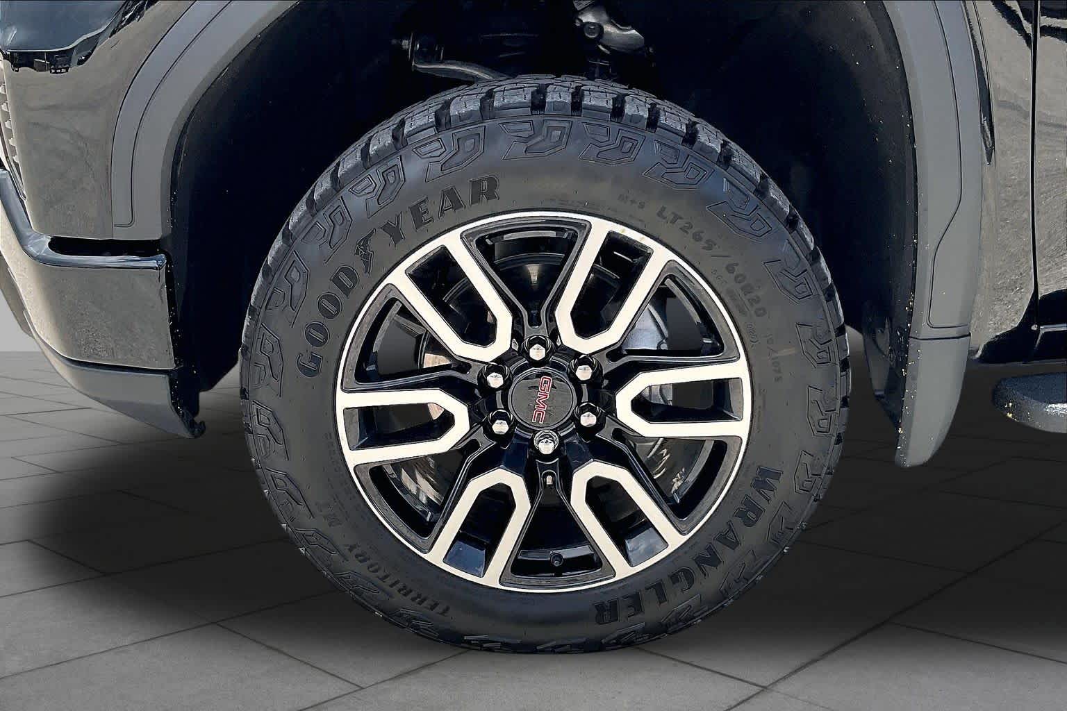 Used 2026 Onyx Black GMC AT4 image 22