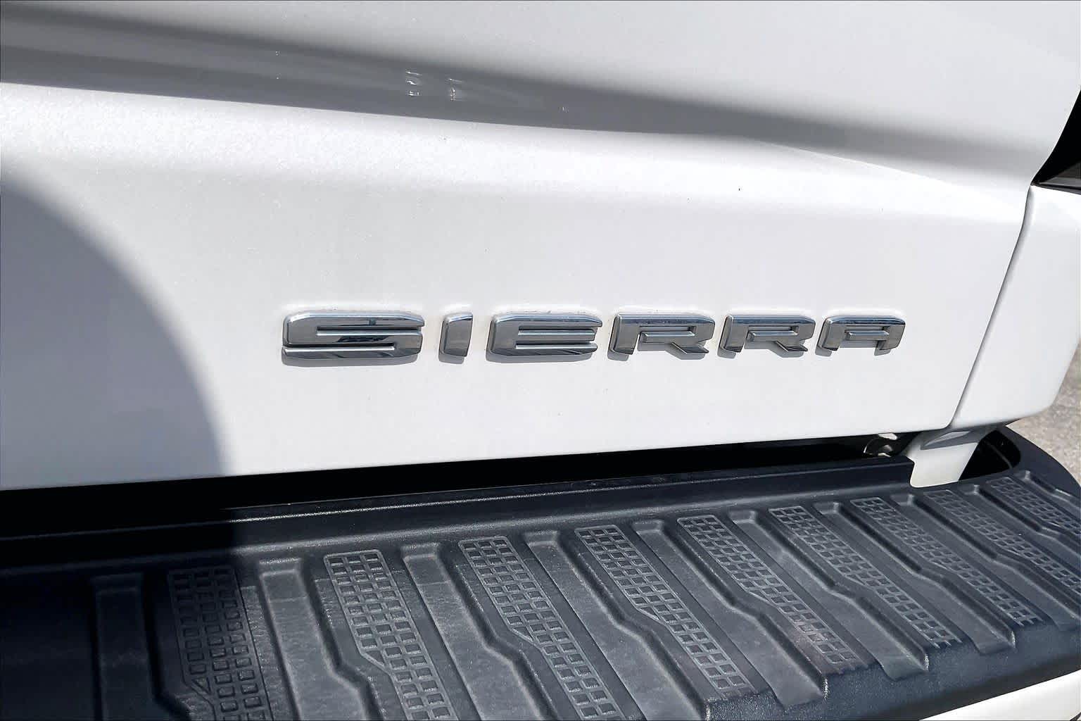 2023 GMC Sierra 1500 Denali White Frost Tricoat at Beck & Masten Kia