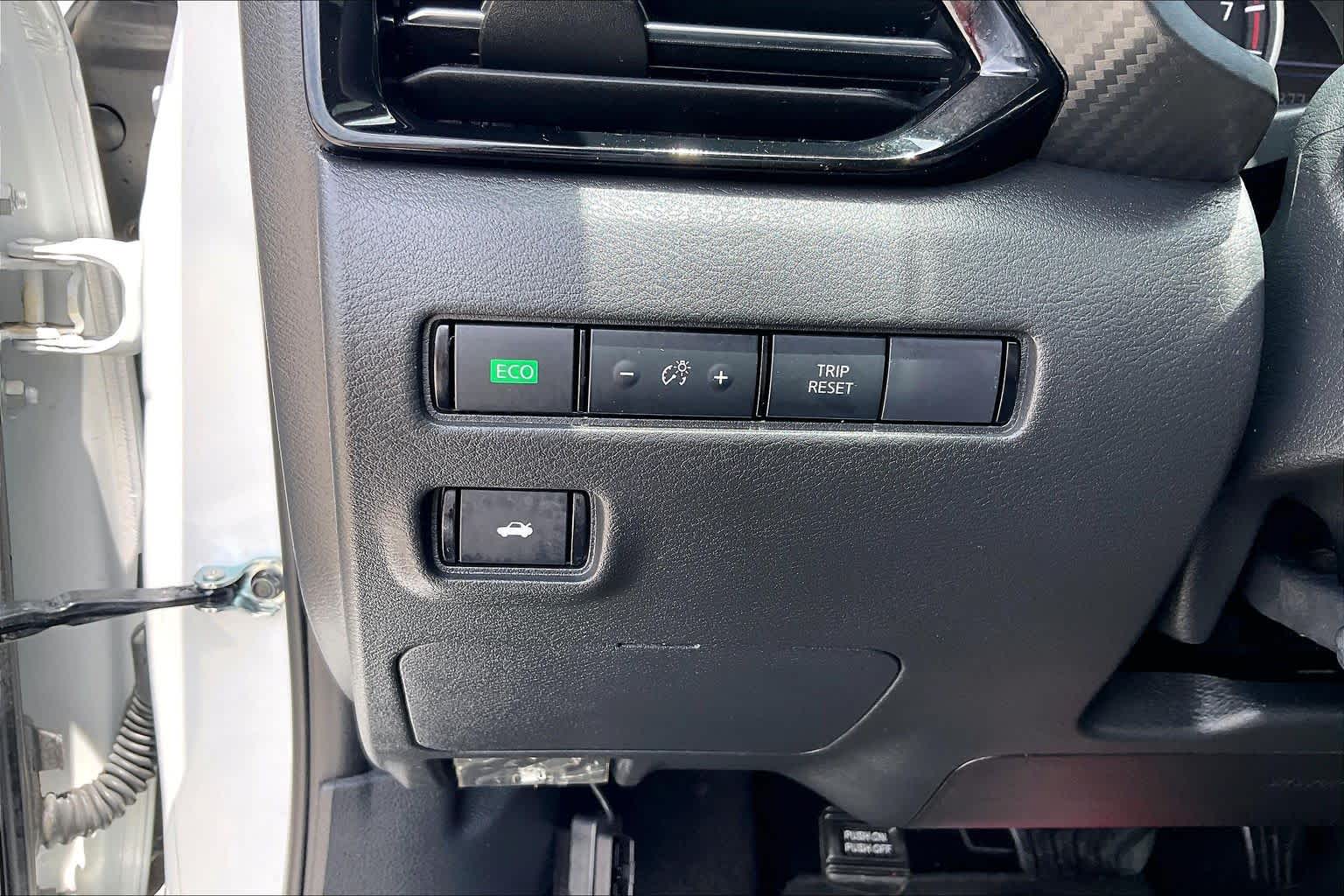 2025 Nissan Sentra SR Aspen White Tricoat/Super Black at Texan GMC Buick
