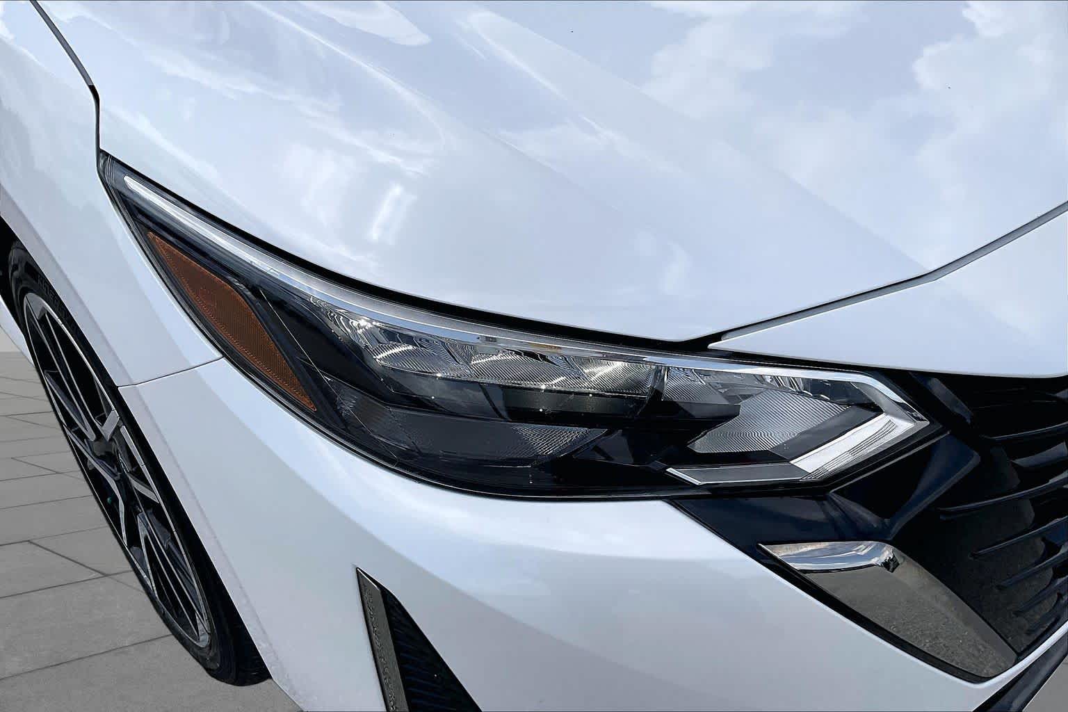 2025 Nissan Sentra SR Aspen White Tricoat/Super Black at Texan GMC Buick