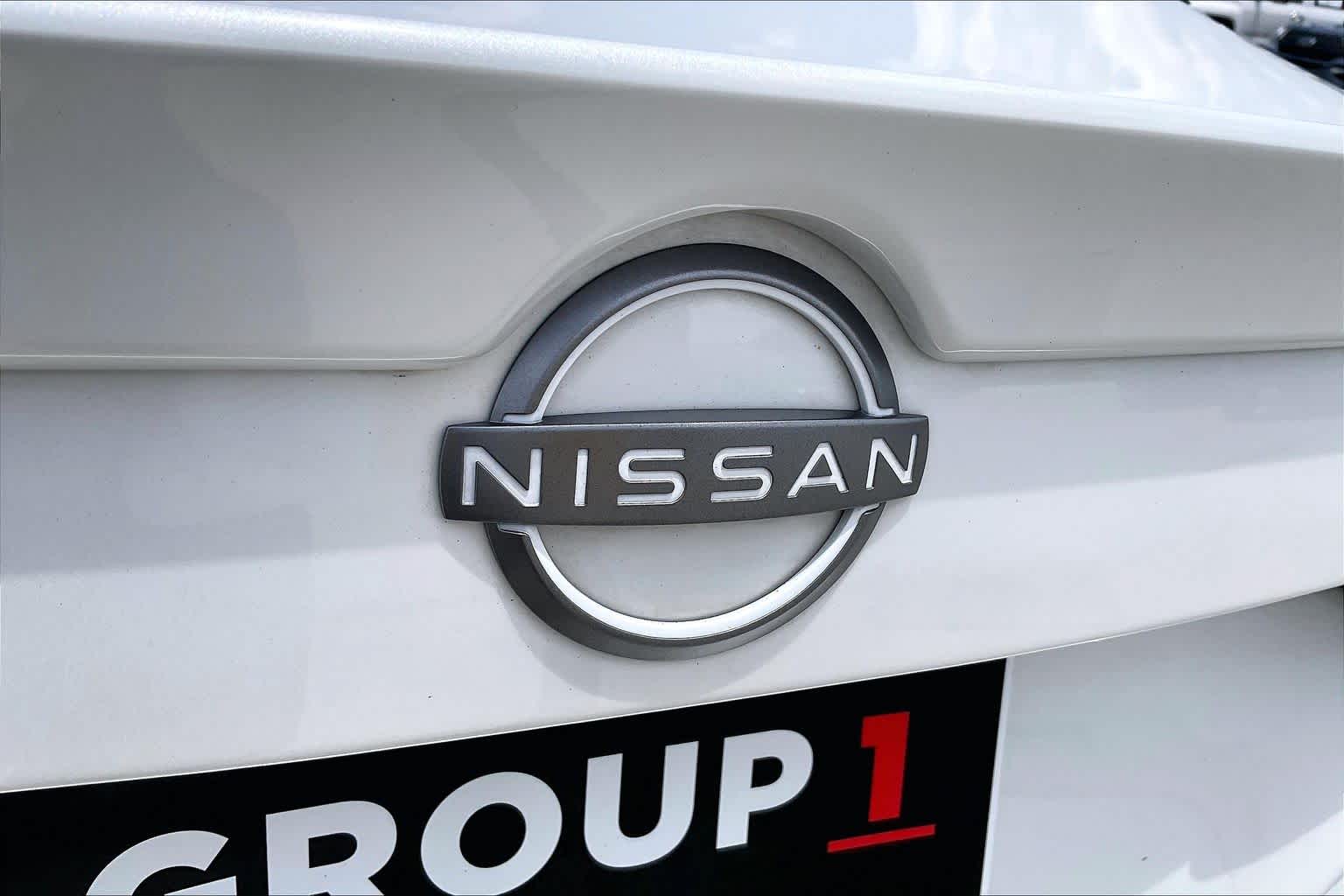 2025 Nissan Sentra SR Aspen White Tricoat/Super Black at Texan GMC Buick