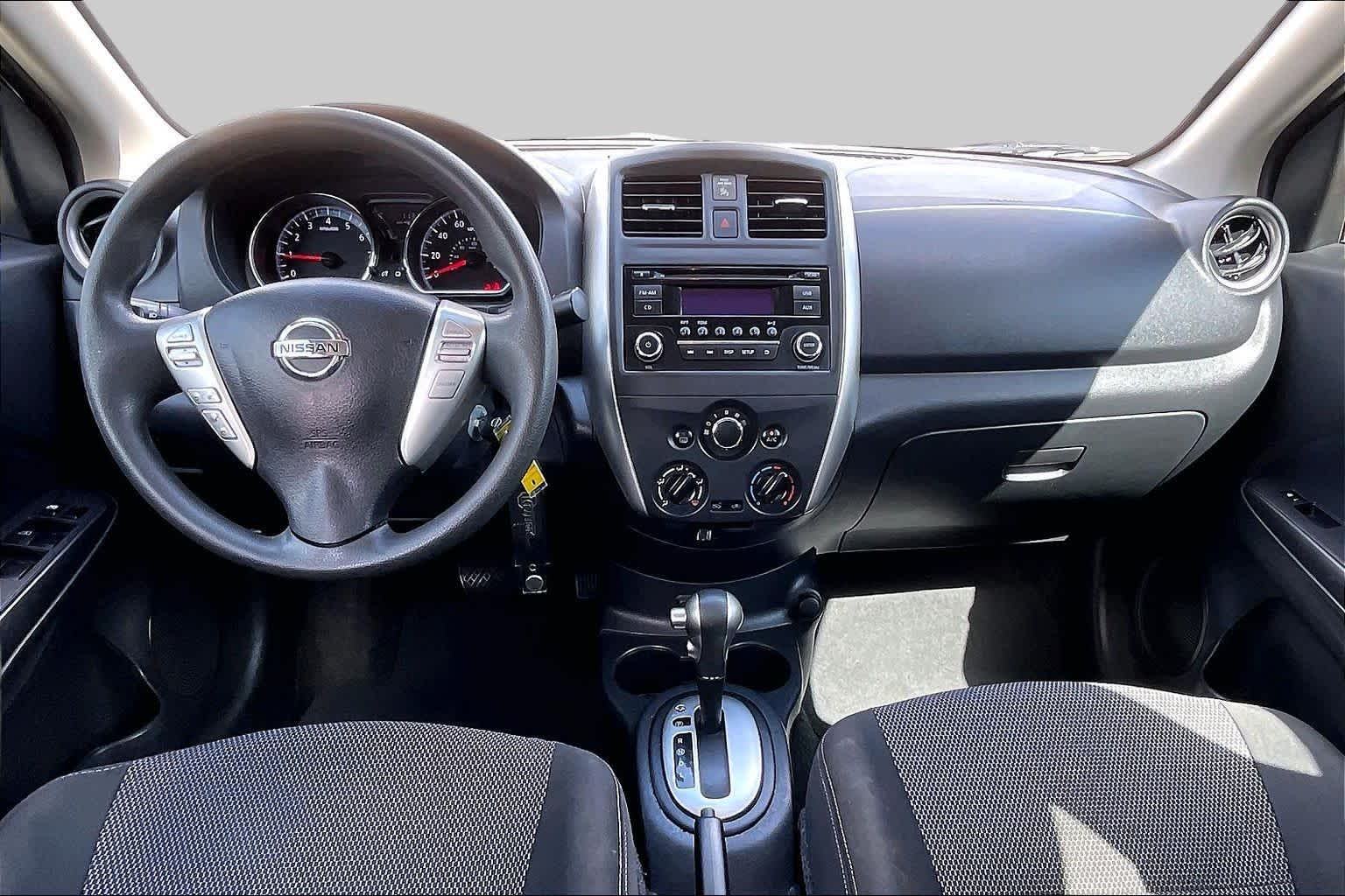 2018 Nissan Versa Sedan photo 15 of 33