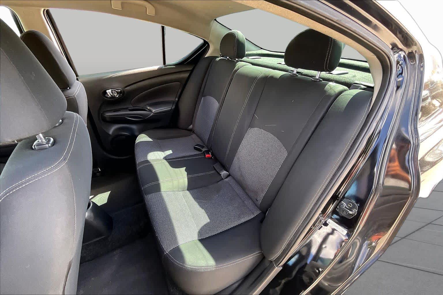 2018 Nissan Versa Sedan photo 19 of 33
