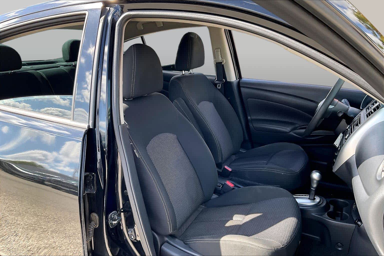 2018 Nissan Versa Sedan photo 9 of 33