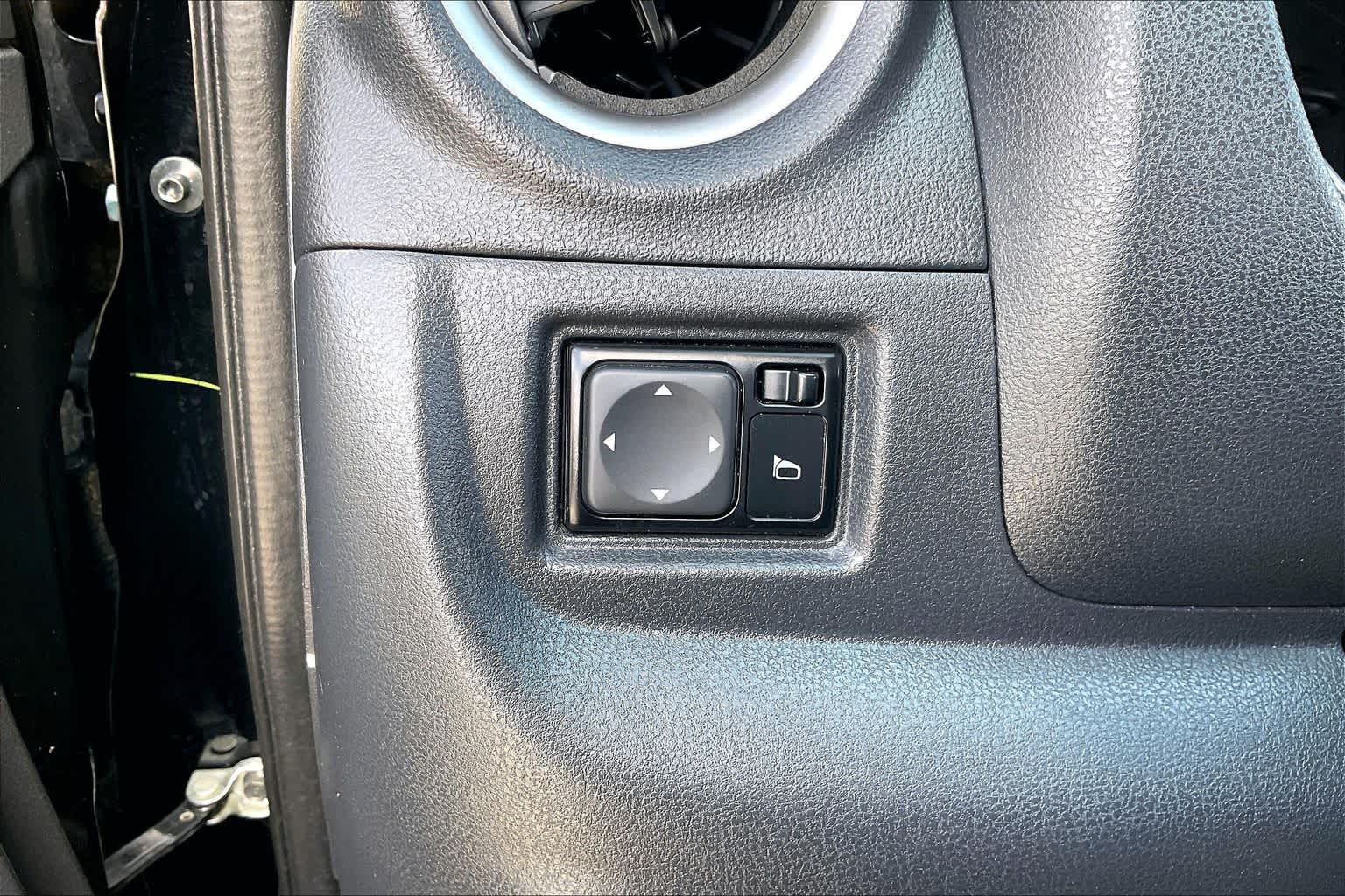 2018 Nissan Versa Sedan photo 14 of 33