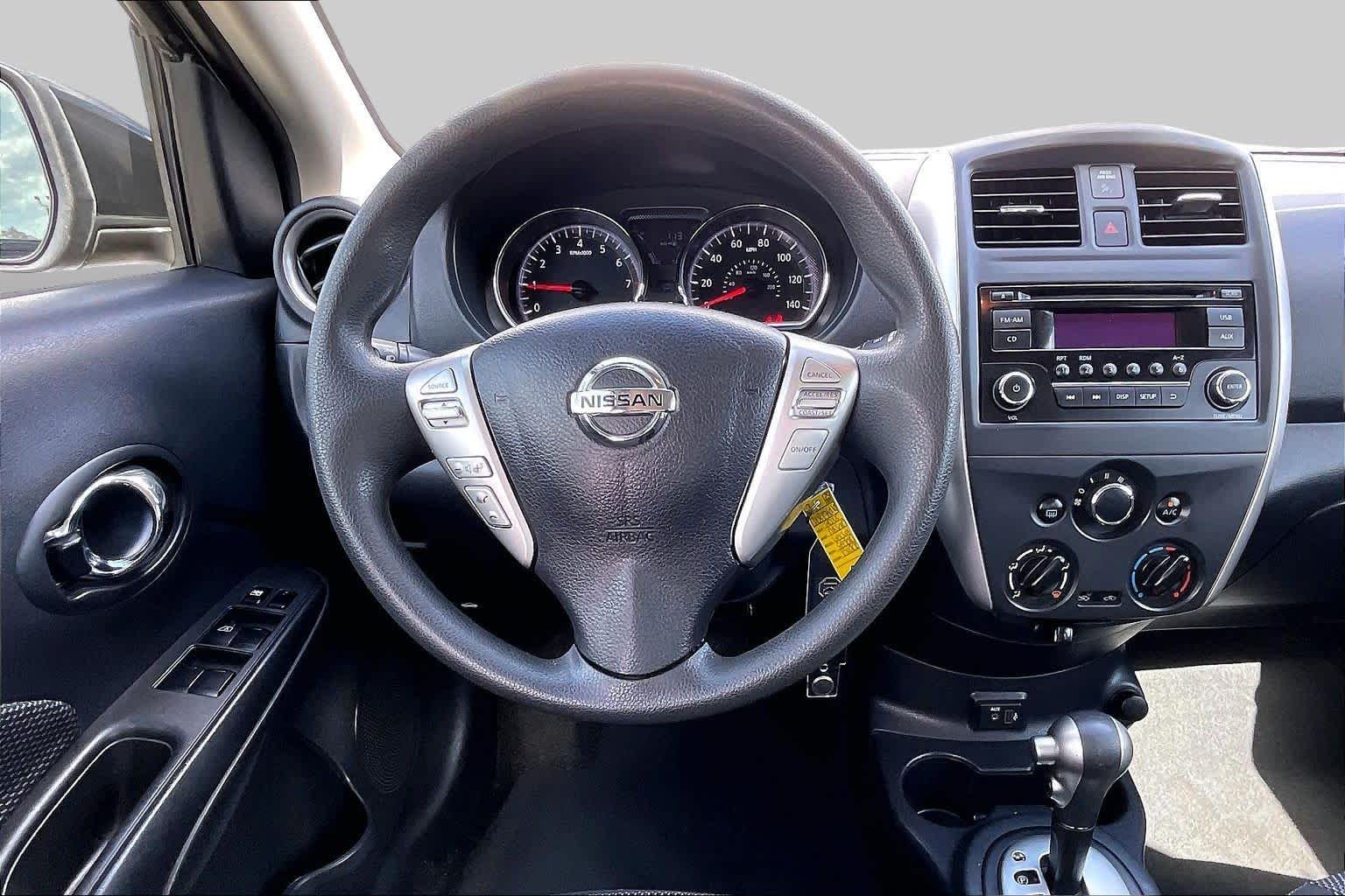 2018 Nissan Versa Sedan photo 6 of 33