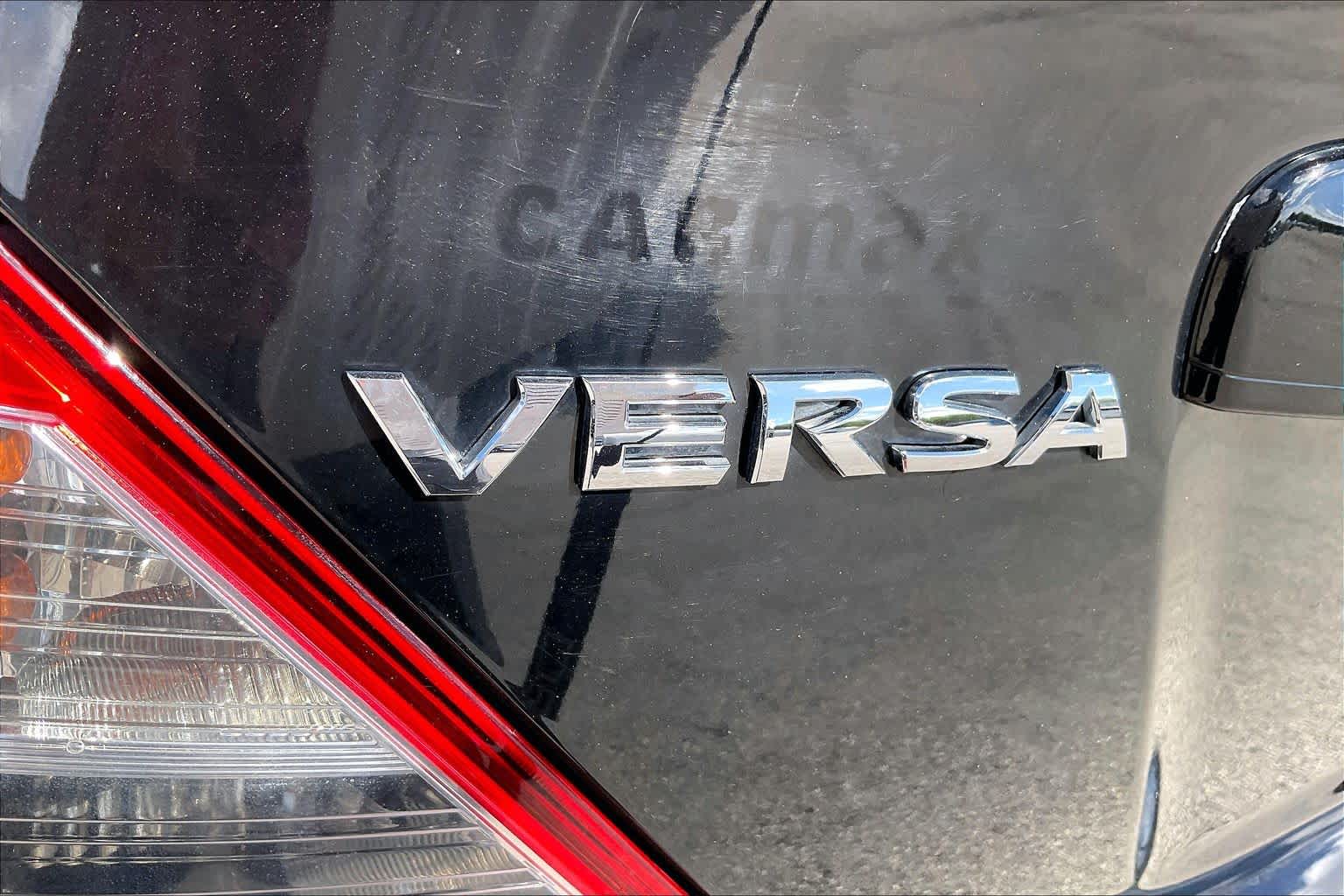 2018 Nissan Versa Sedan photo 10 of 33