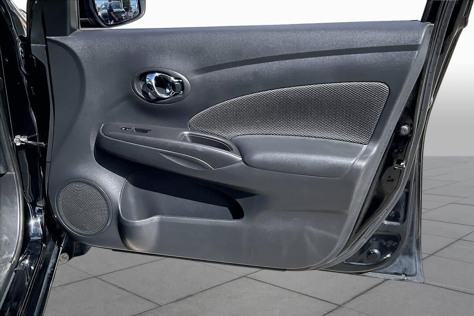 2018 Nissan Versa Sedan photo 22 of 33