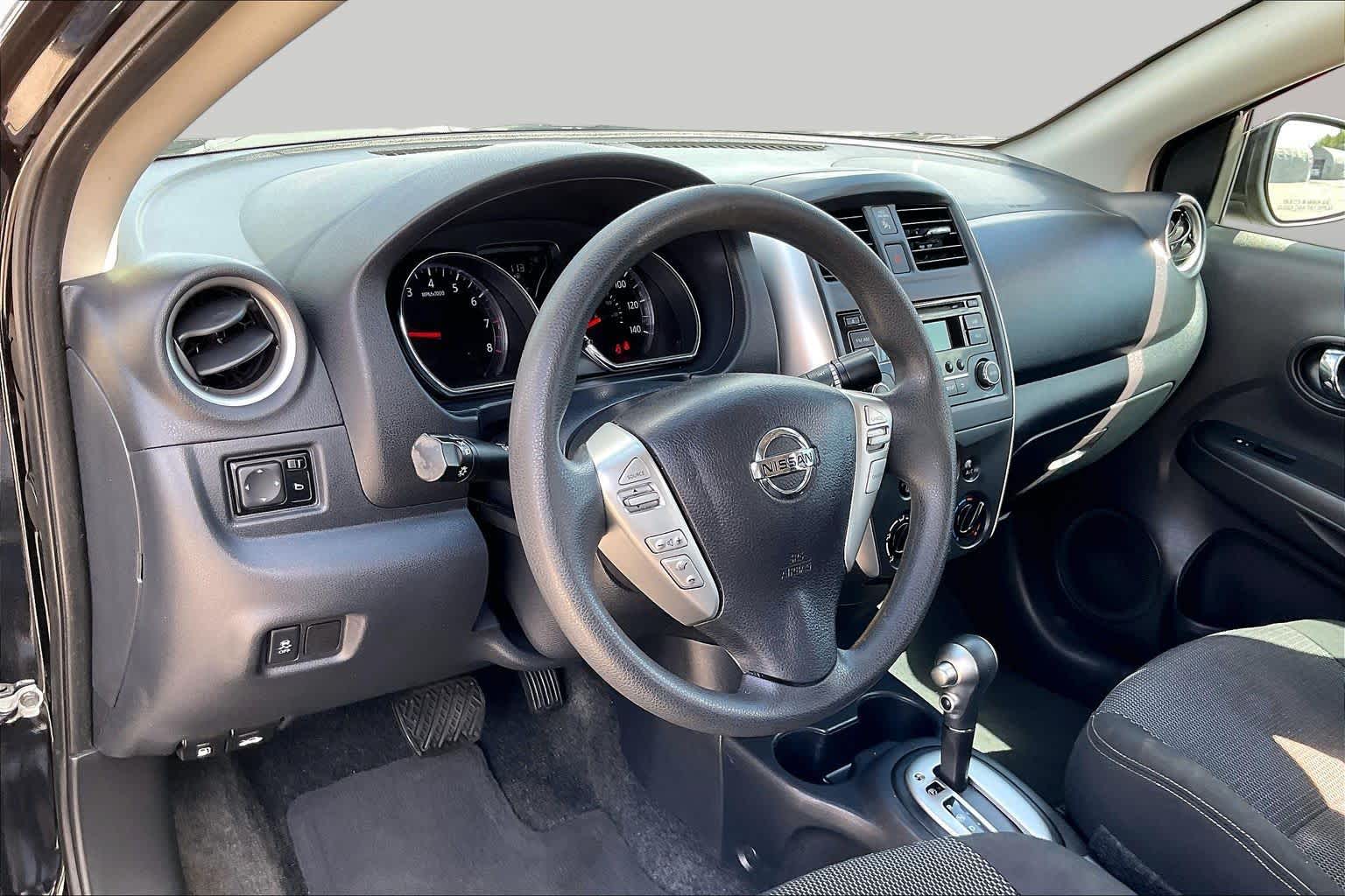 2018 Nissan Versa Sedan photo 17 of 33