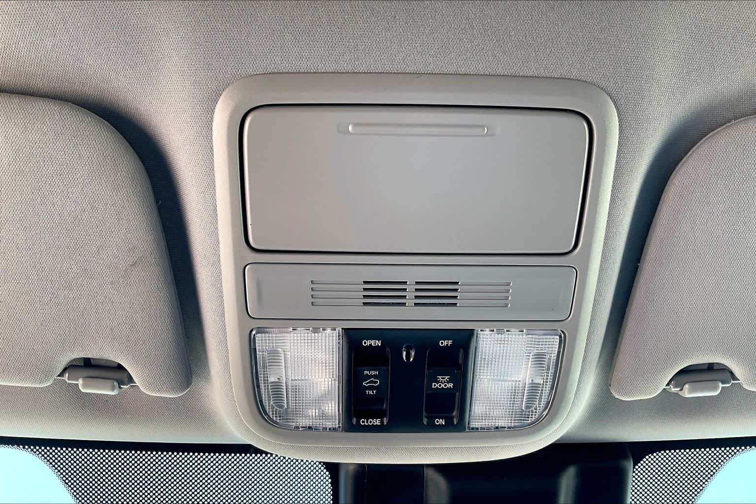 2019 Honda Odyssey photo 32 of 33