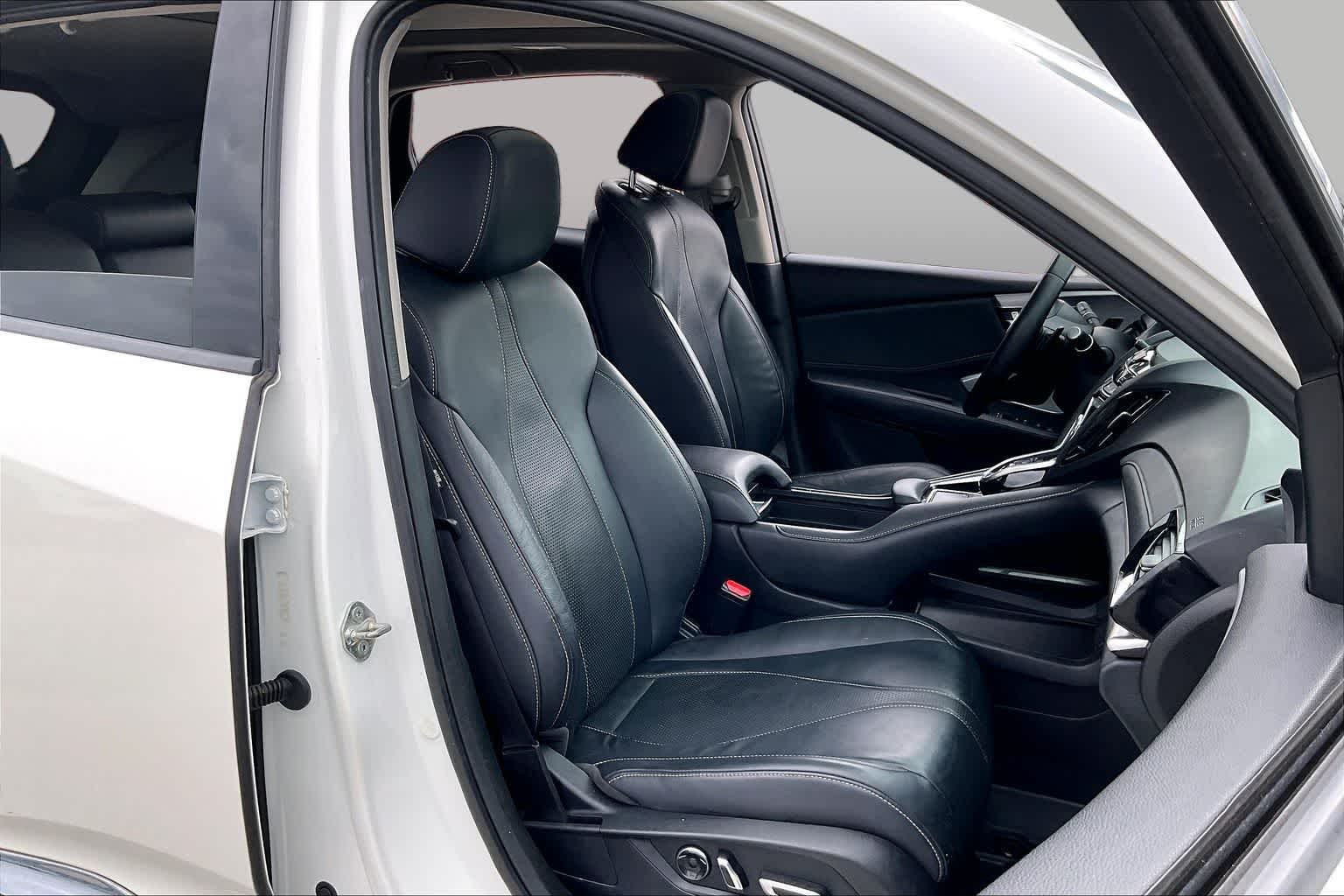 2019 Acura RDX w/Technology Pkg White Diamond Pearl at AutoNation USA Katy