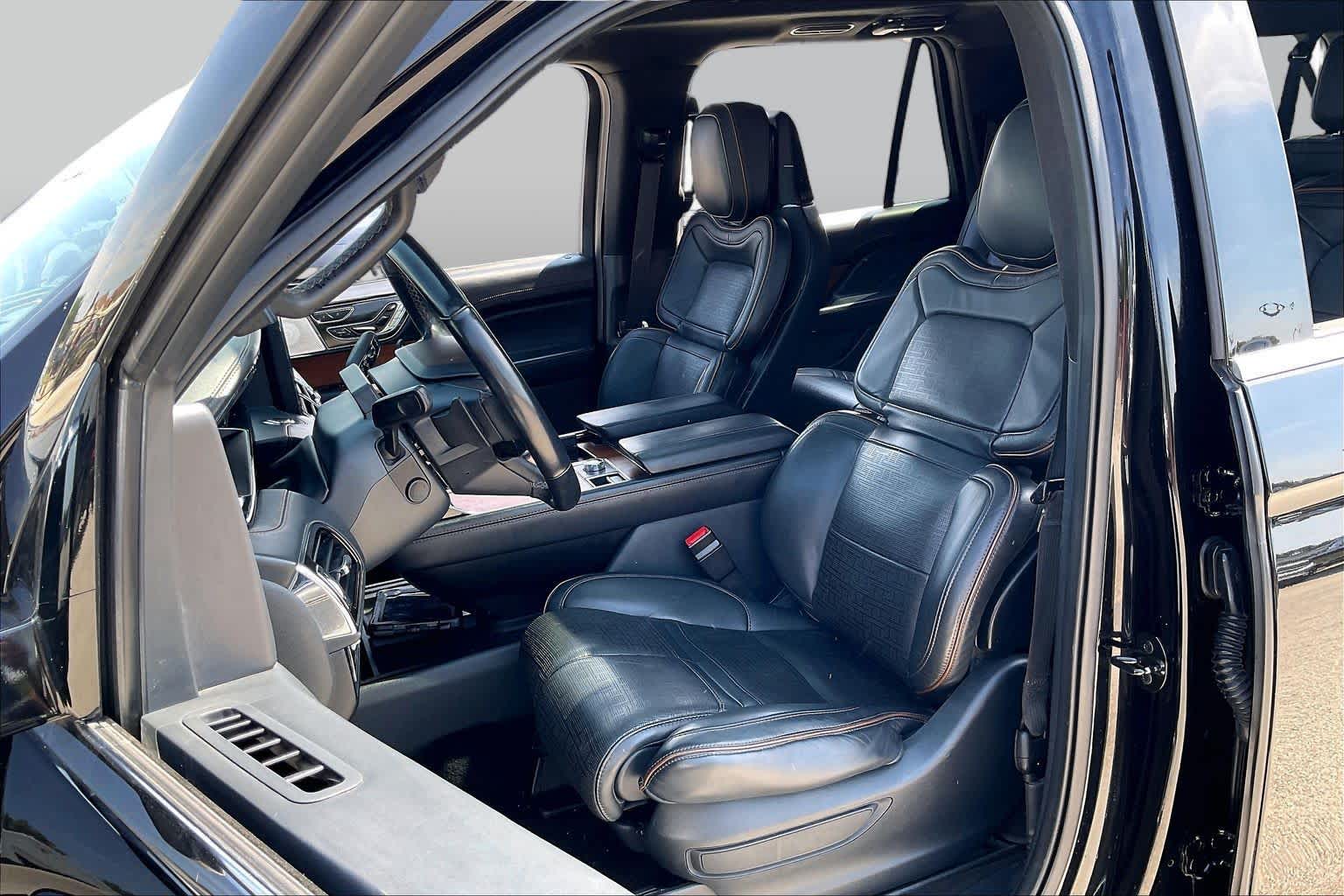 2022 Lincoln Navigator L photo 8 of 33