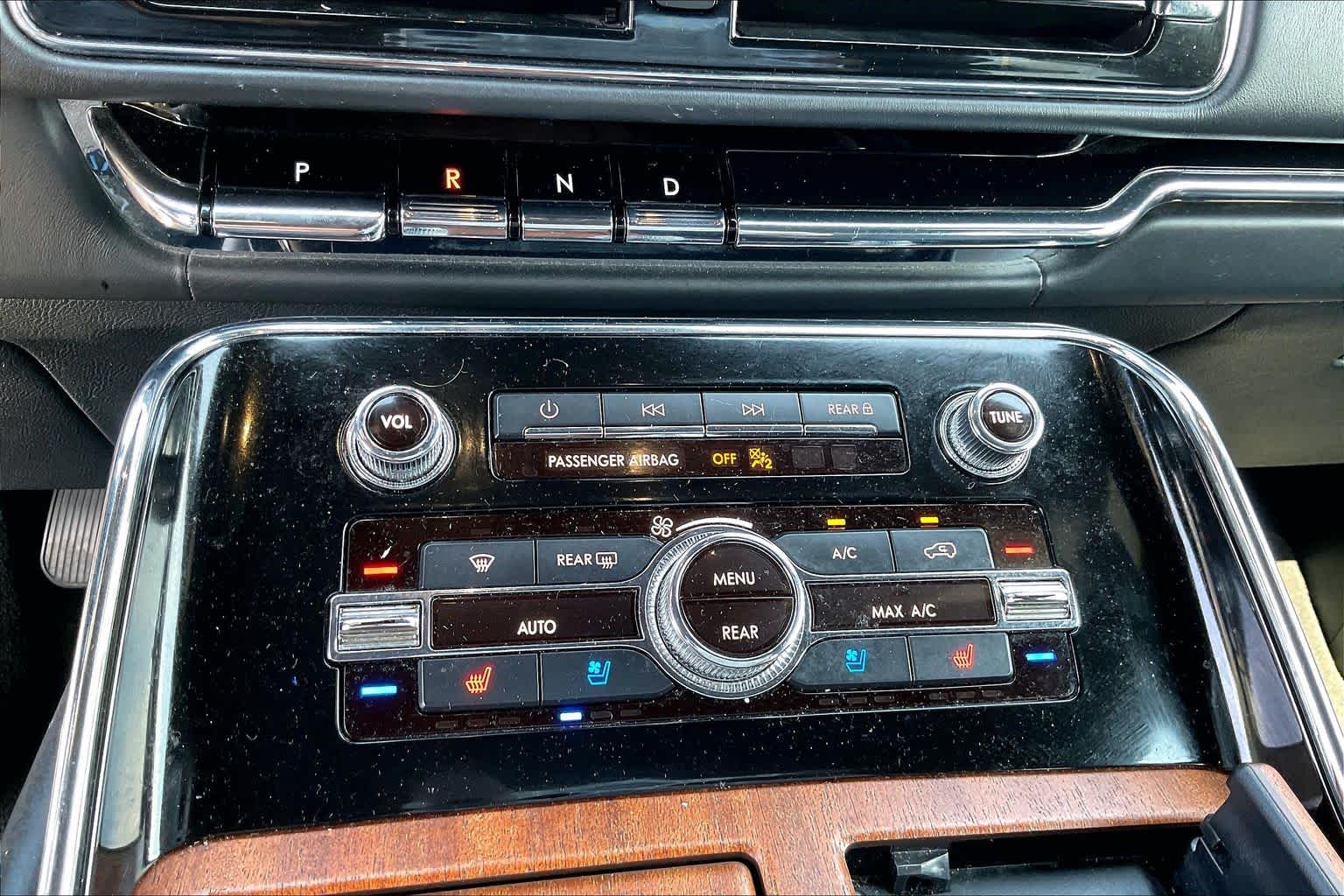 2022 Lincoln Navigator L photo 32 of 33