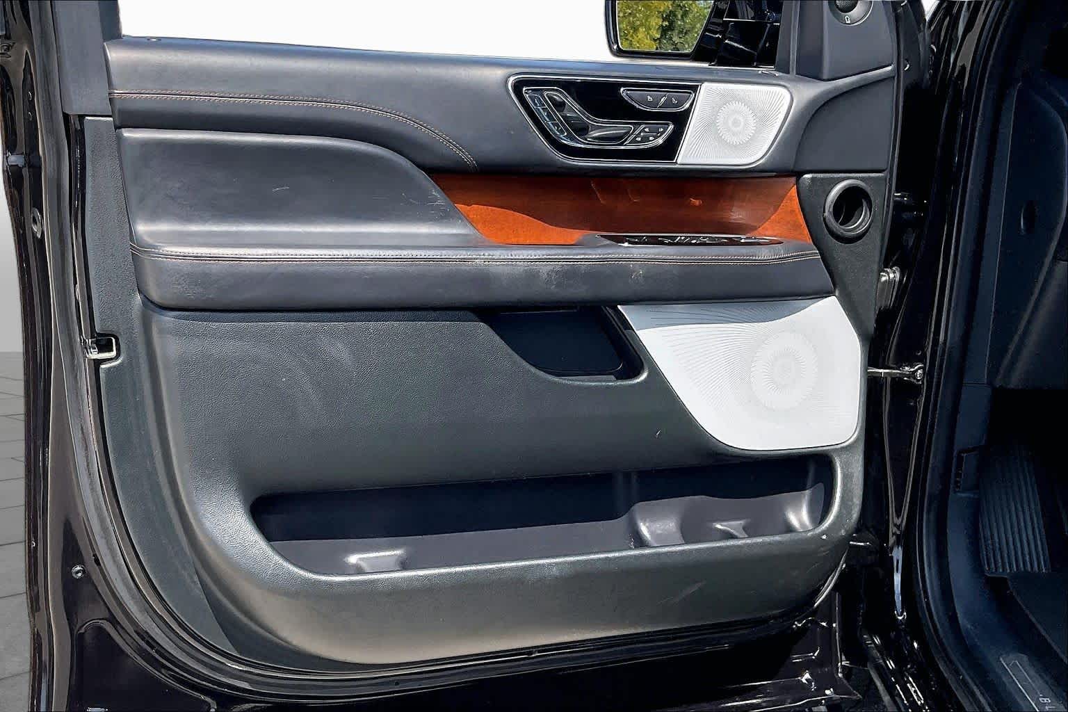 2022 Lincoln Navigator L photo 20 of 33