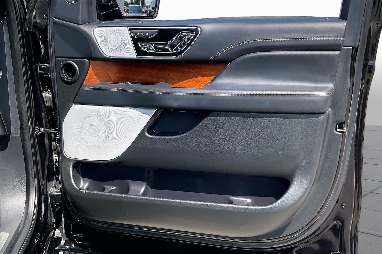 2022 Lincoln Navigator L photo 21 of 33