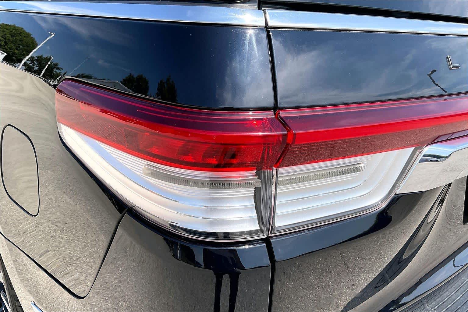 2022 Lincoln Navigator L photo 27 of 33