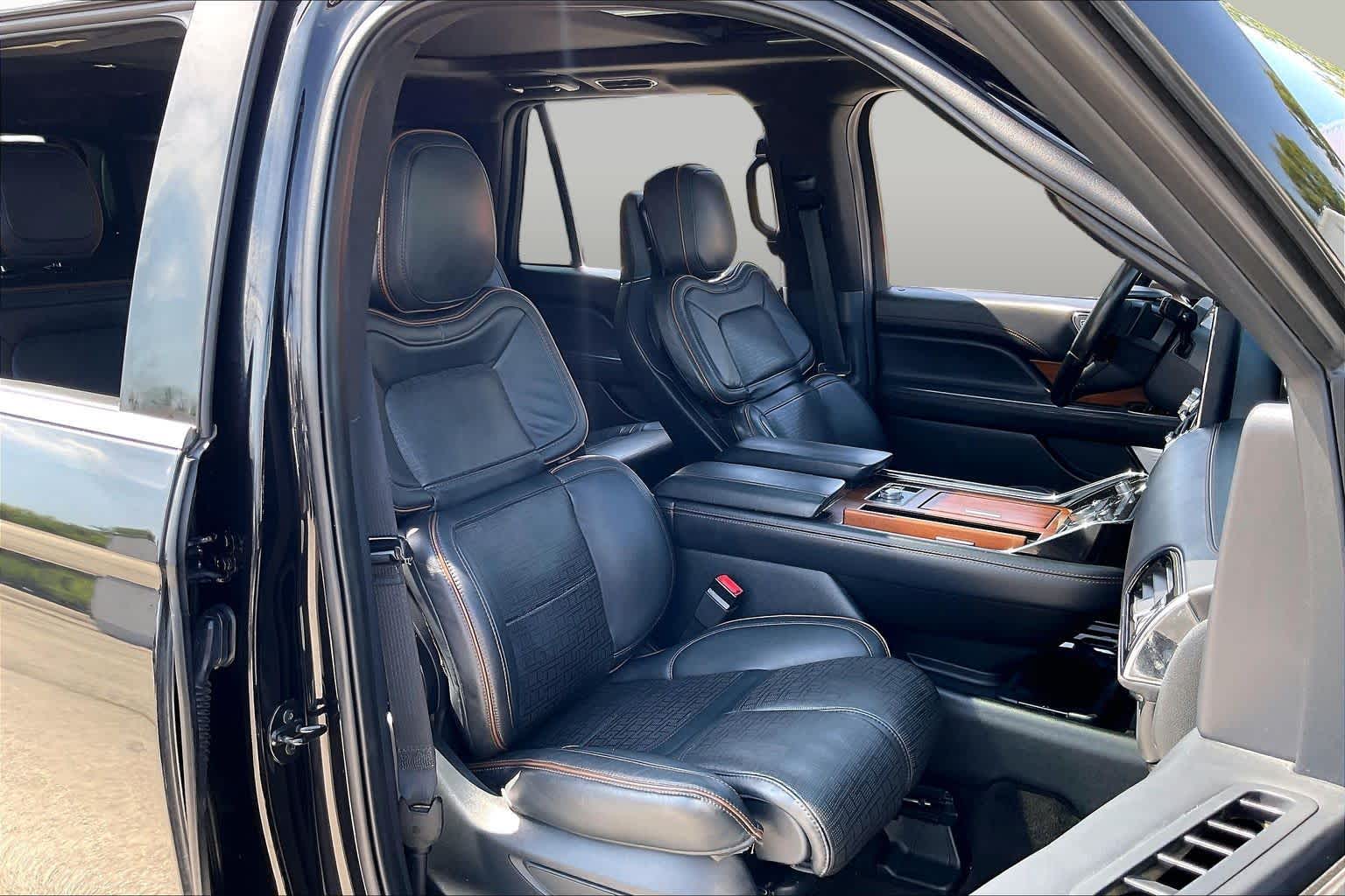 2022 Lincoln Navigator L photo 9 of 33
