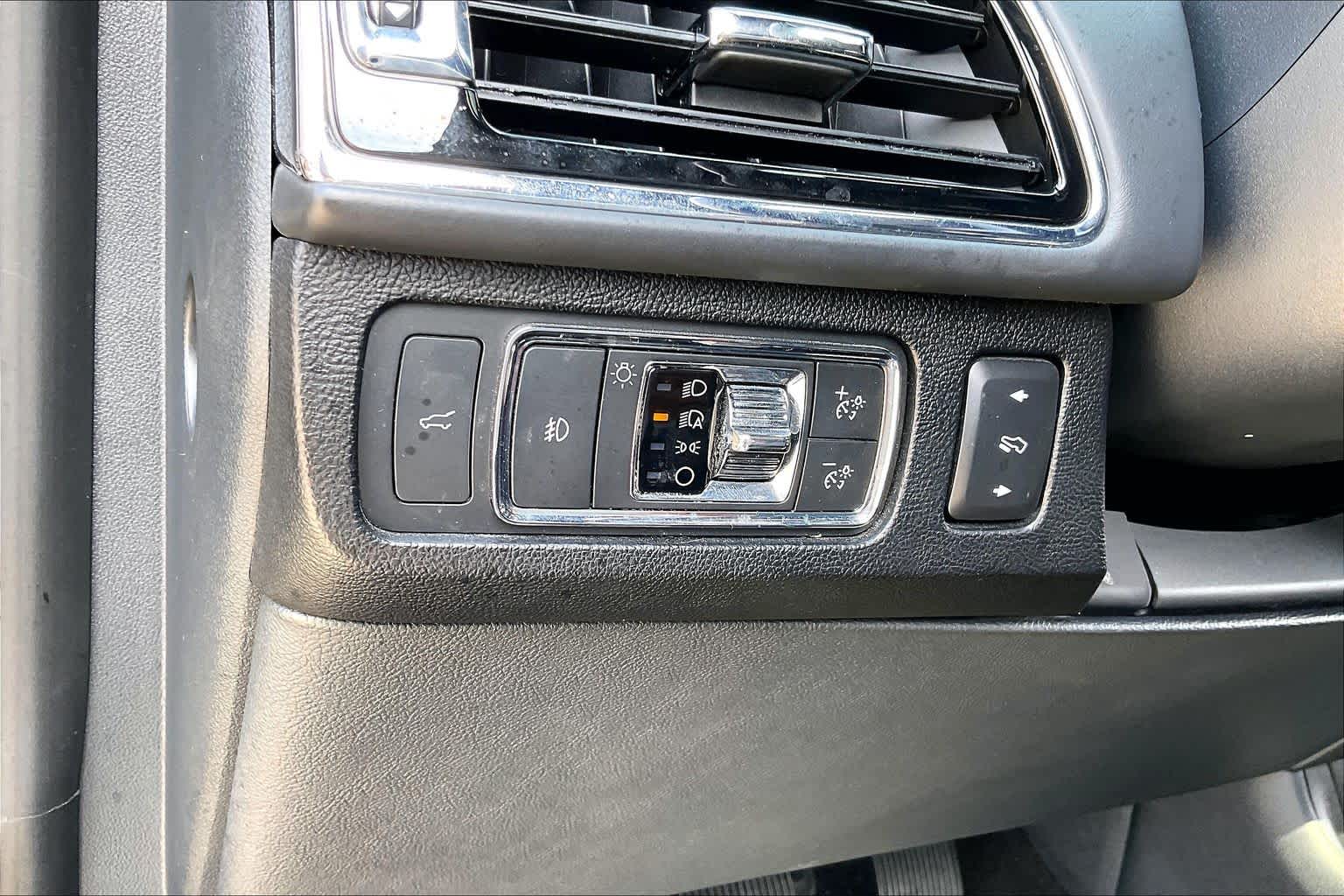2022 Lincoln Navigator L photo 13 of 33
