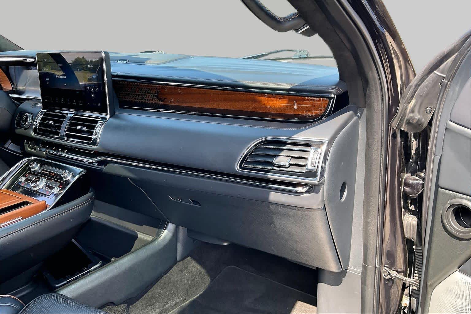 2022 Lincoln Navigator L photo 17 of 33
