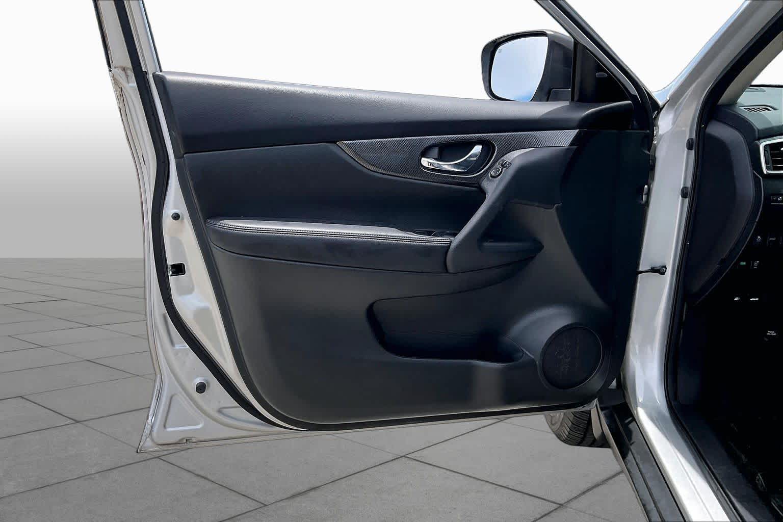 2016 Nissan Rogue SL BRILLIANT SILVE at Tomball Ford