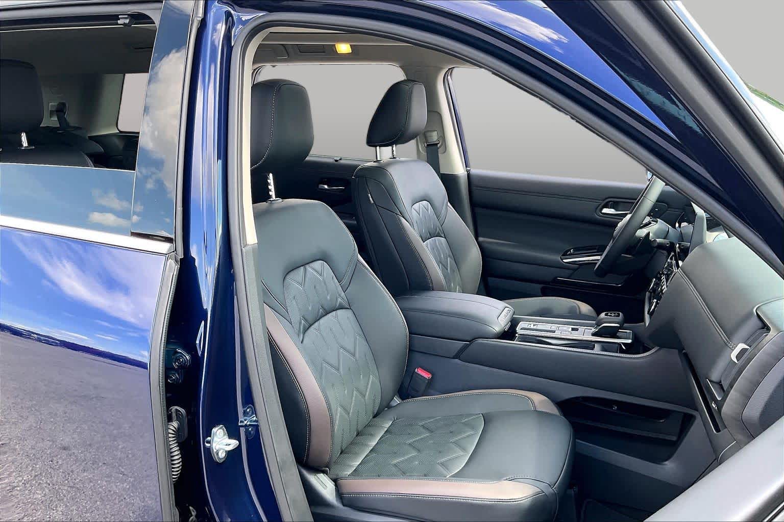 2026 Nissan Pathfinder Platinum Deep Ocean Blue Pearl at Sterling McCall Nissan