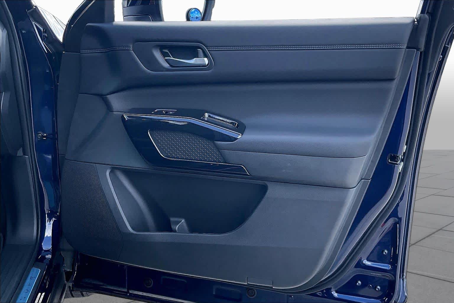 2026 Nissan Pathfinder Platinum Deep Ocean Blue Pearl at Sterling McCall Nissan