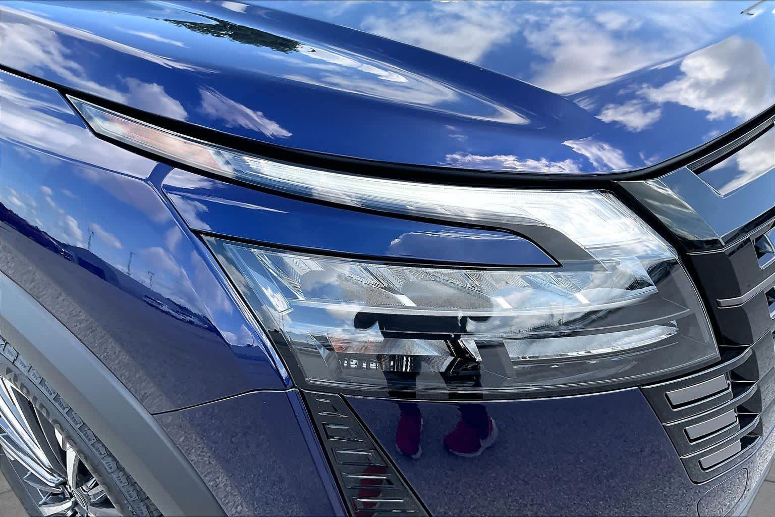 2026 Nissan Pathfinder Platinum Deep Ocean Blue Pearl at Sterling McCall Nissan