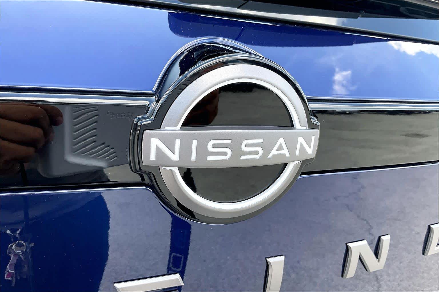 2026 Nissan Pathfinder Platinum Deep Ocean Blue Pearl at Sterling McCall Nissan