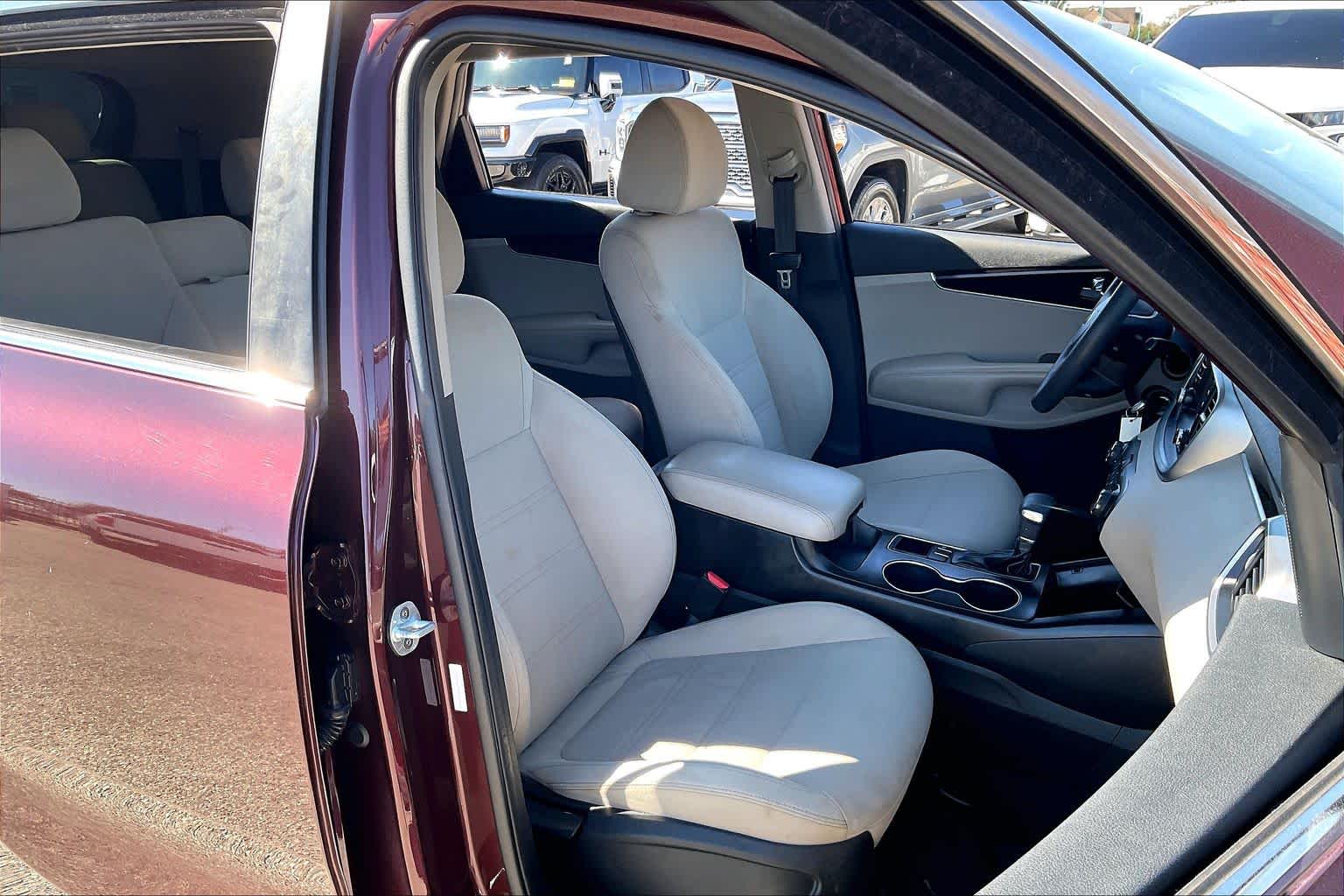 2019 Kia Sorento LX - 8