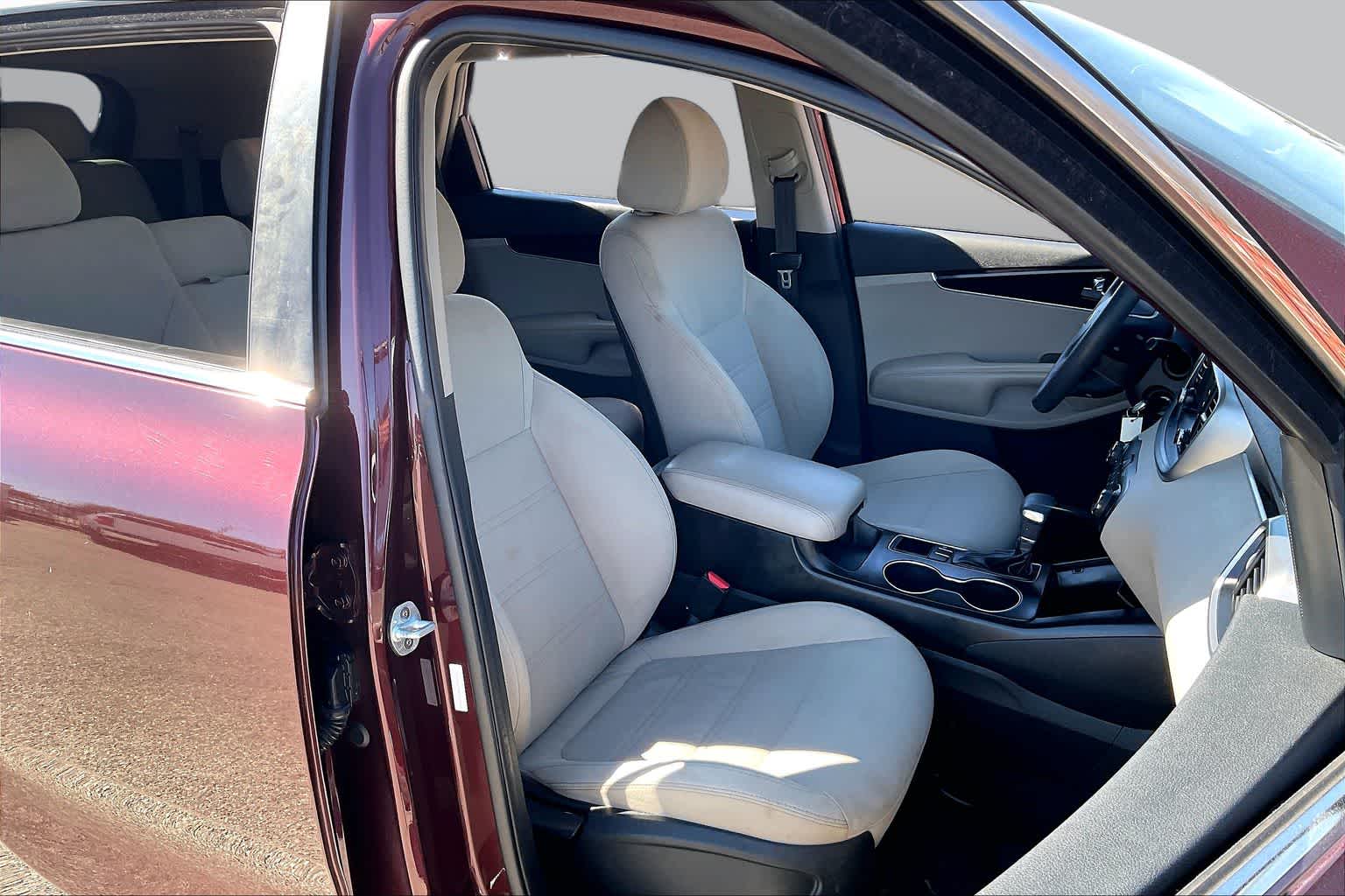 2019 Kia Sorento LX - 8