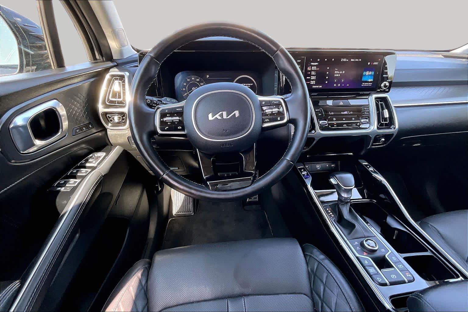 2023 Kia Sorento photo 6 of 32
