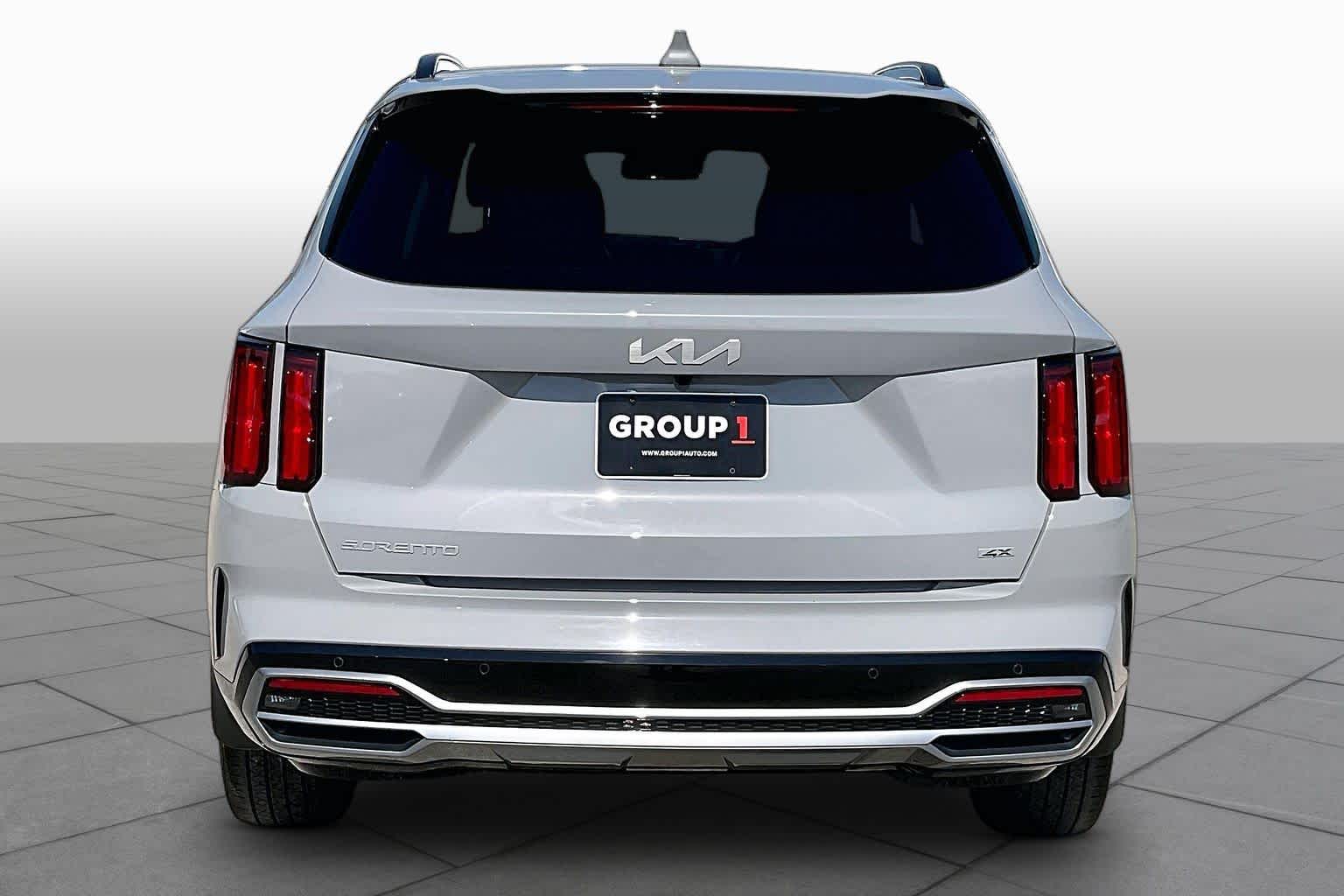 2023 Kia Sorento photo 5 of 32