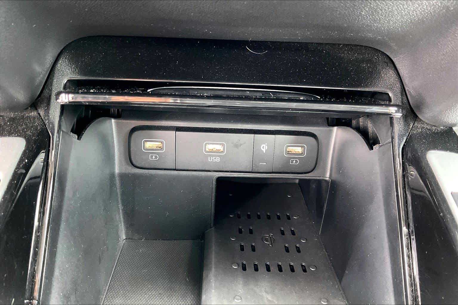 2022 Kia Sorento photo 33 of 35