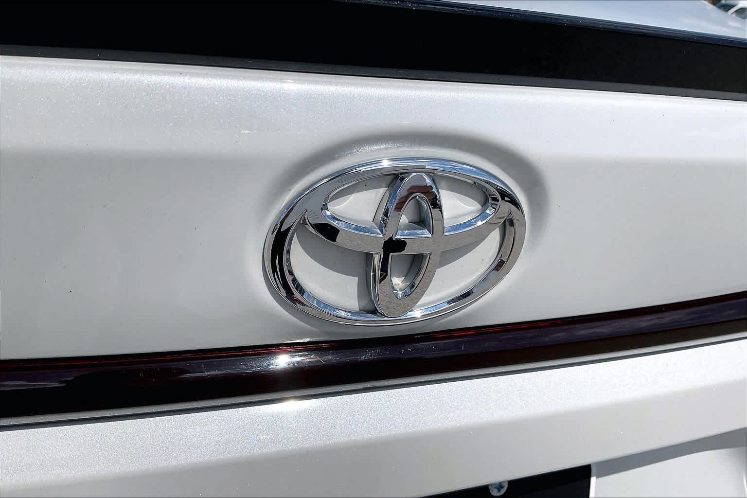 2024 Toyota Corolla photo 30 of 34