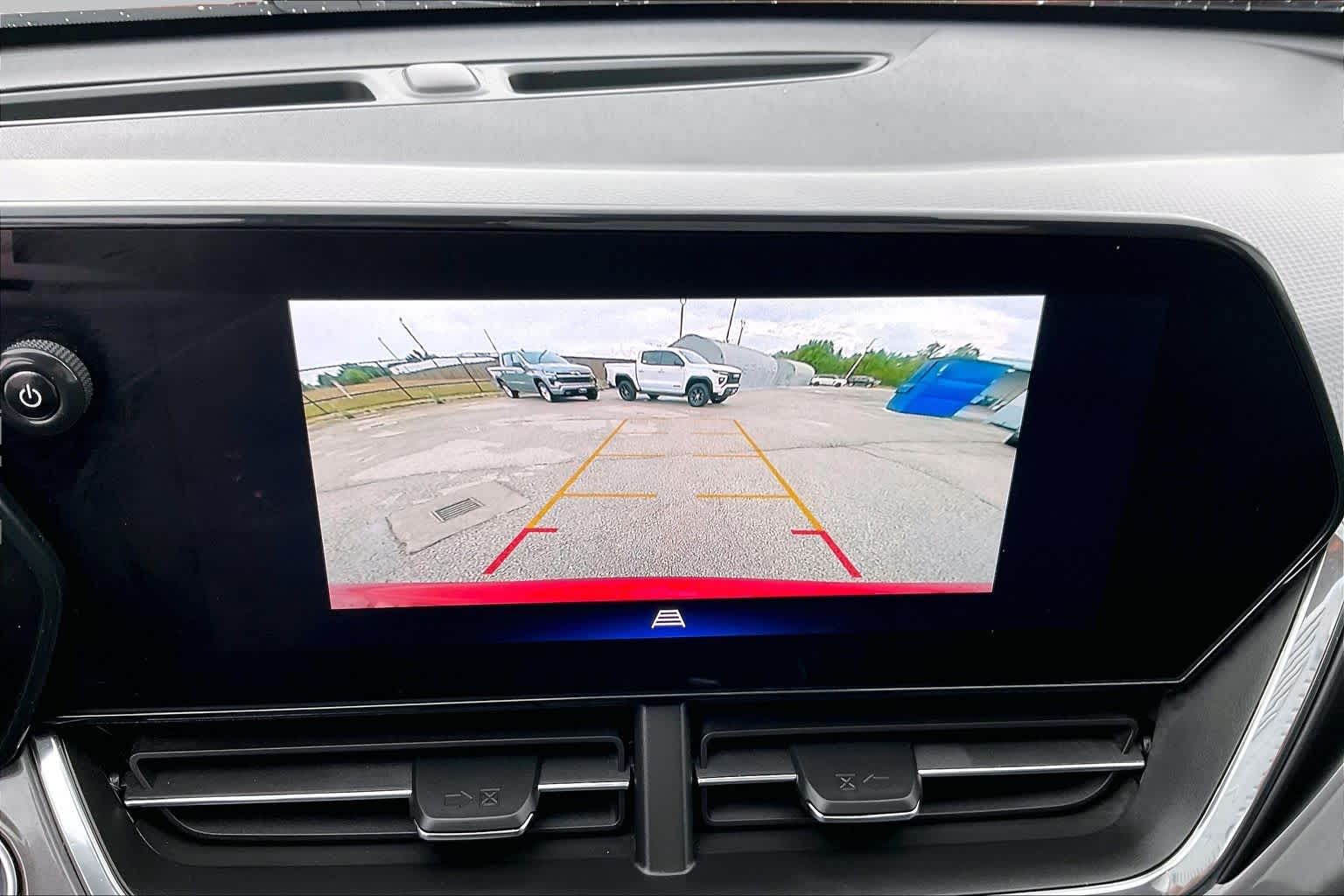 2024 Chevrolet Trax photo 27 of 35