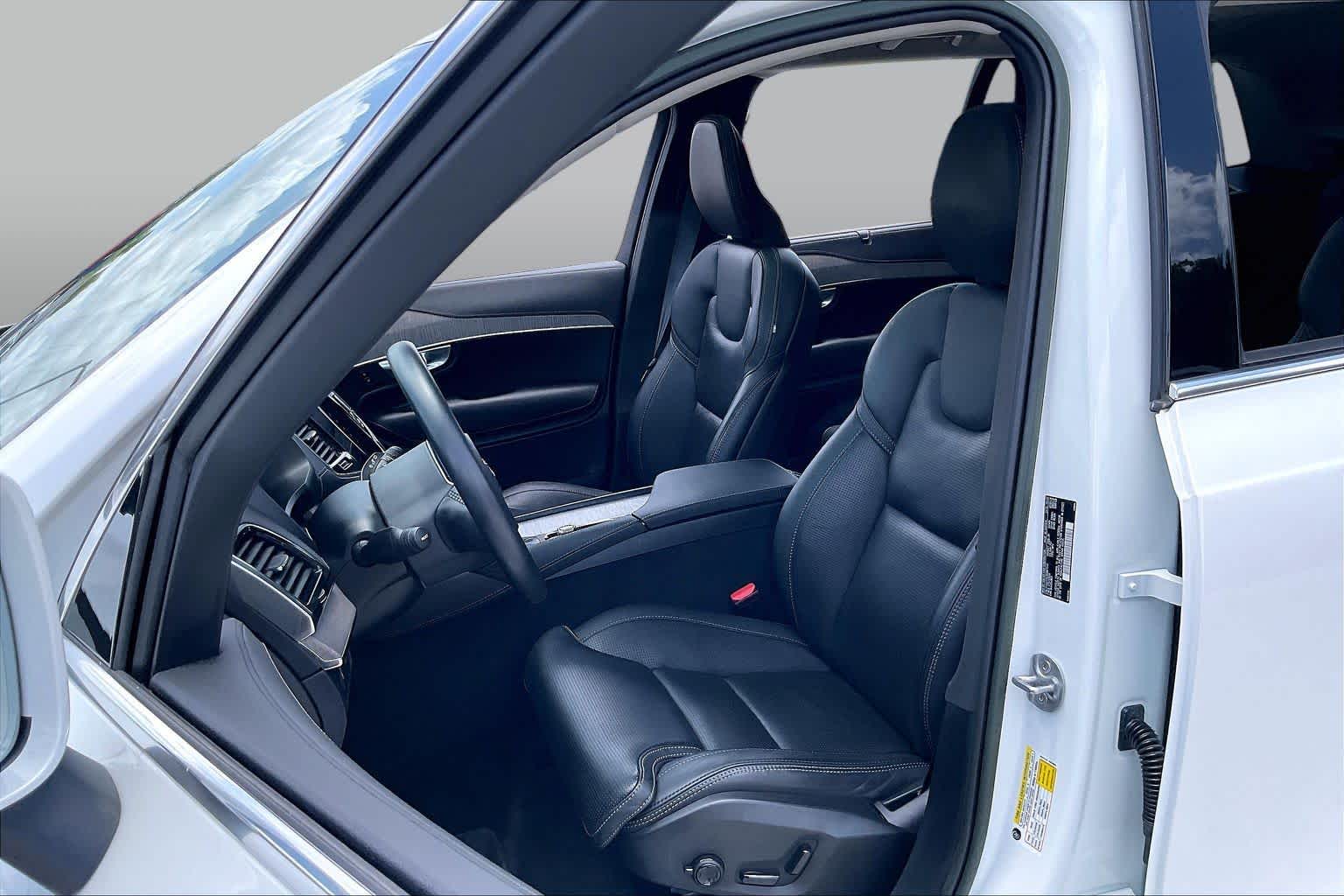 2022 Volvo XC90 Inscription Crystal White Metallic at HGreg Houston