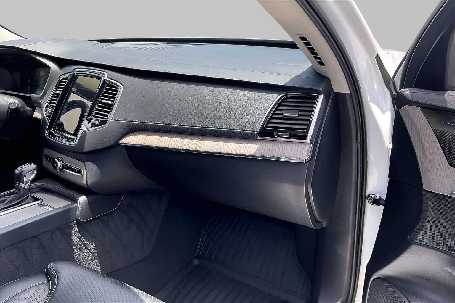 2022 Volvo XC90 Inscription Crystal White Metallic at HGreg Houston