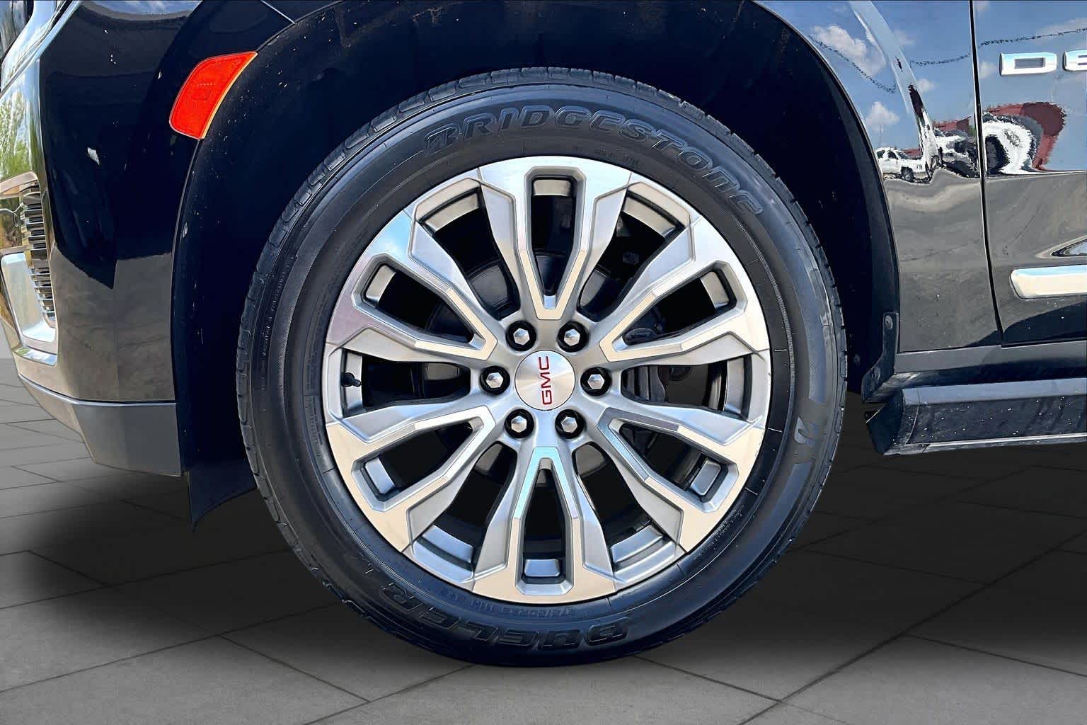 Used 2021 ONYX BLACK GMC Denali image 11