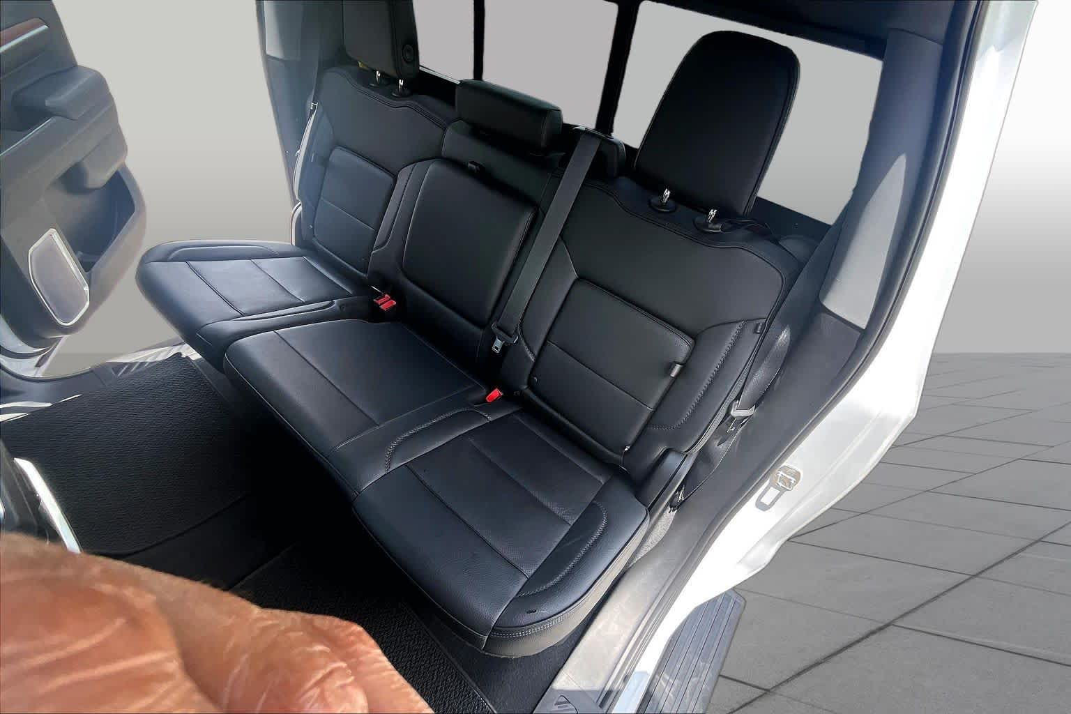 Used 2022 White Frost Tricoat GMC Denali image 20