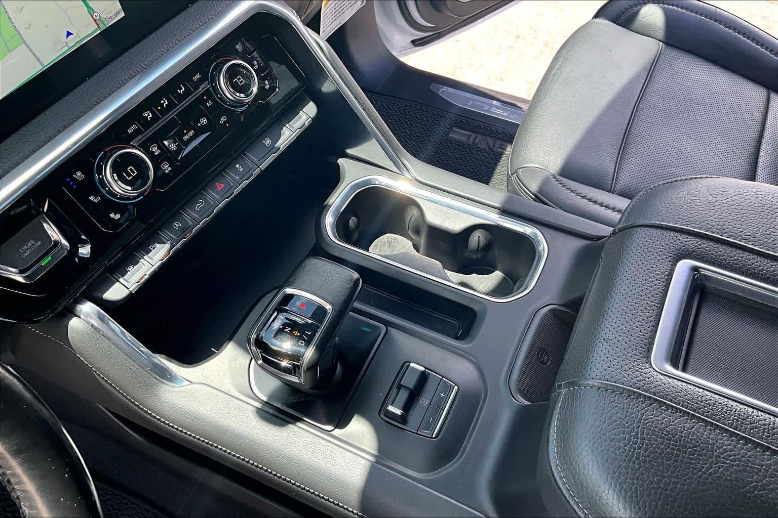 Used 2022 White Frost Tricoat GMC Denali image 17