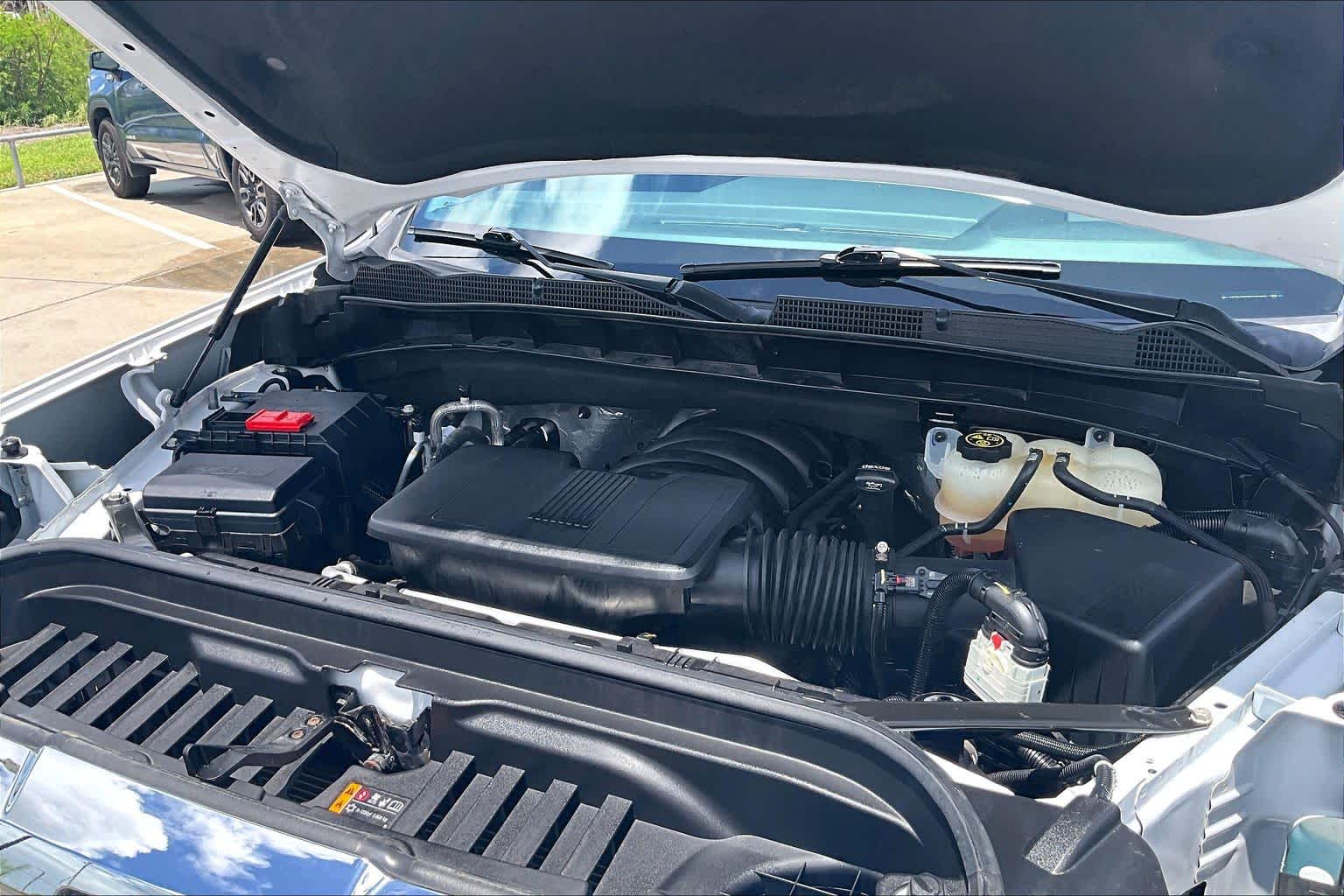 Used 2022 White Frost Tricoat GMC Denali image 32