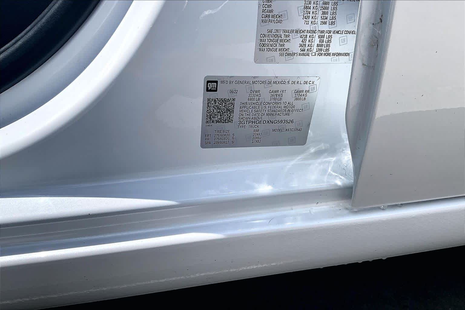 Used 2022 White Frost Tricoat GMC Denali image 36