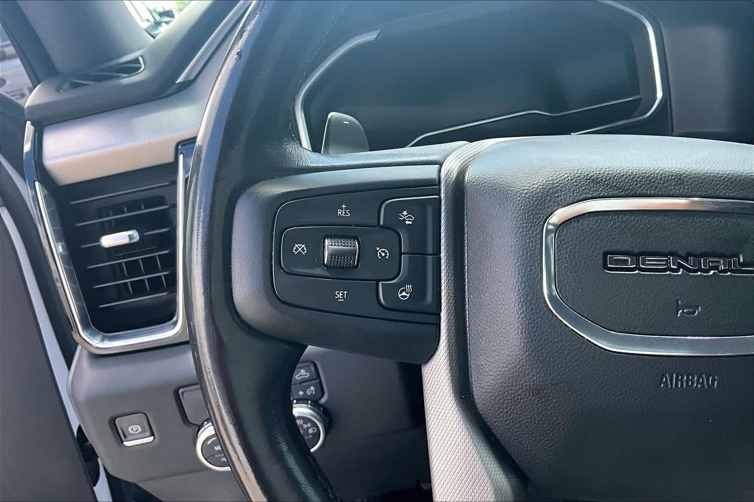 Used 2022 White Frost Tricoat GMC Denali image 24