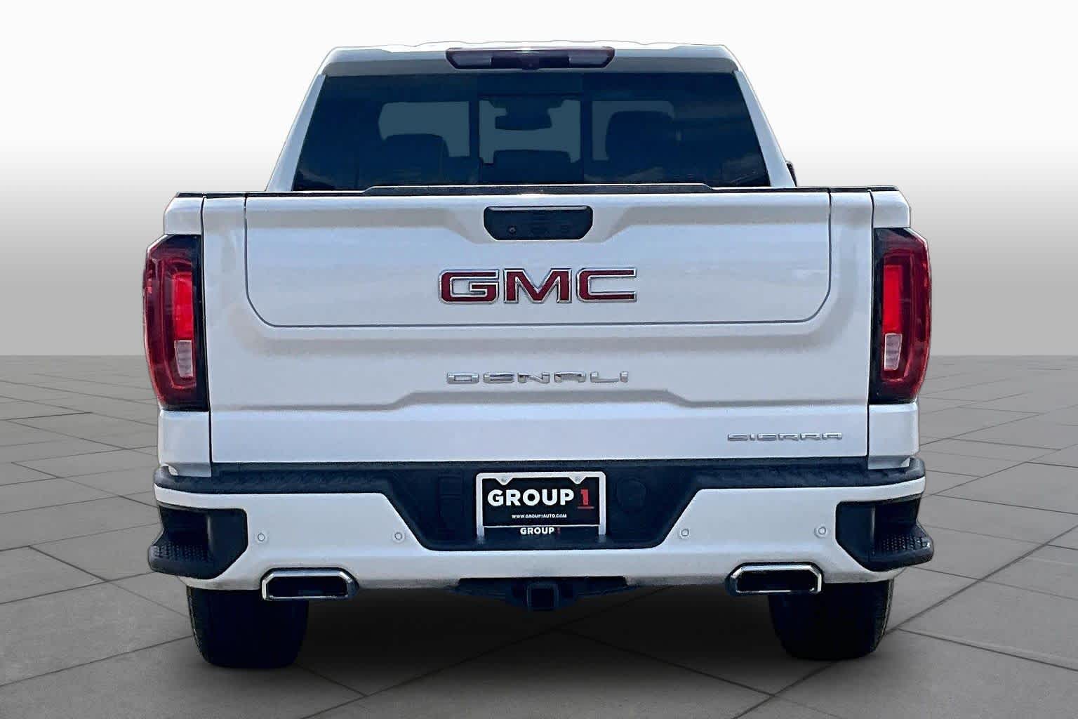 Used 2022 White Frost Tricoat GMC Denali image 5