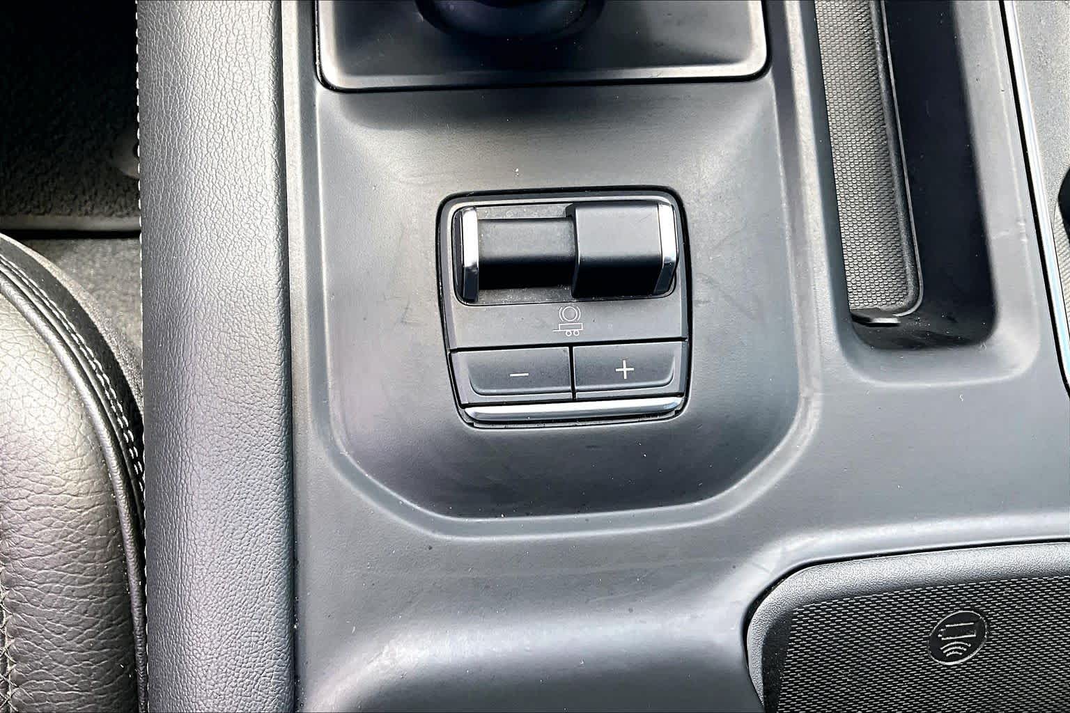 Used 2022 White Frost Tricoat GMC Denali image 35