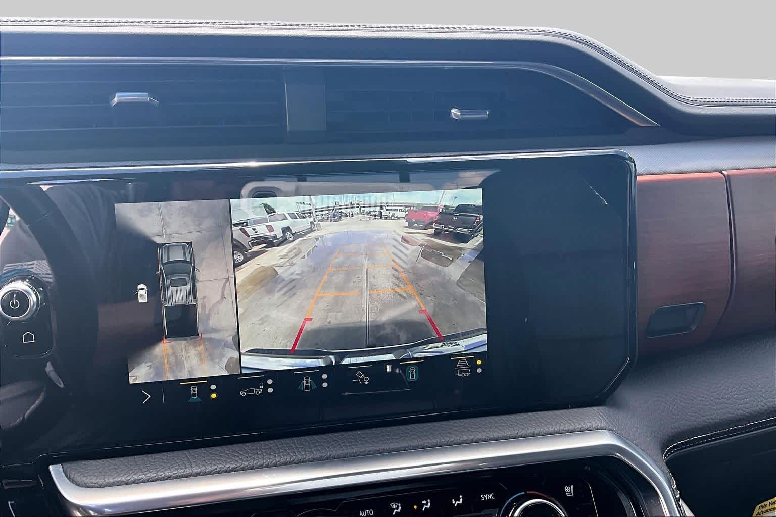 Used 2022 White Frost Tricoat GMC Denali image 26